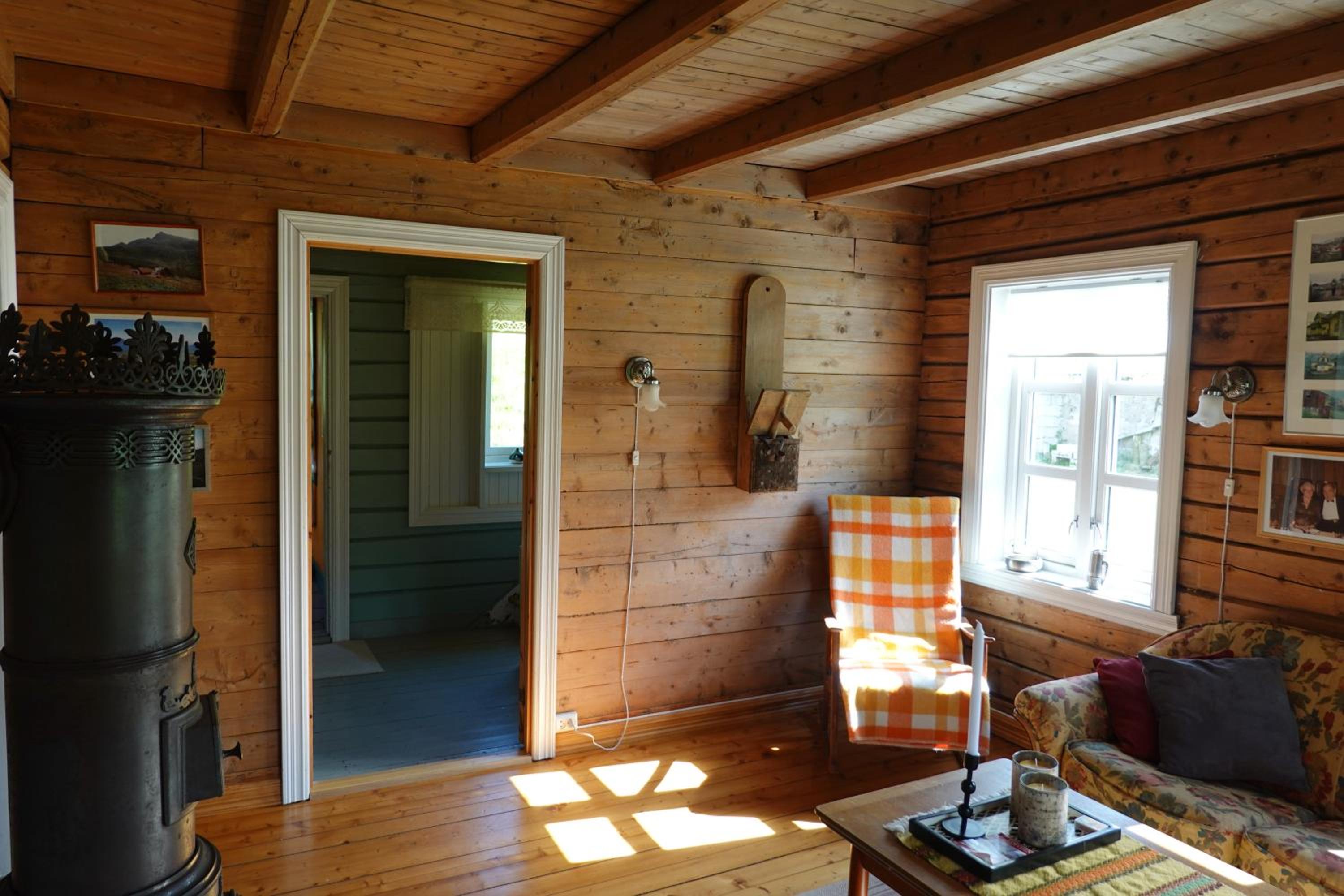 Lofoten Hiking Lodge view 5