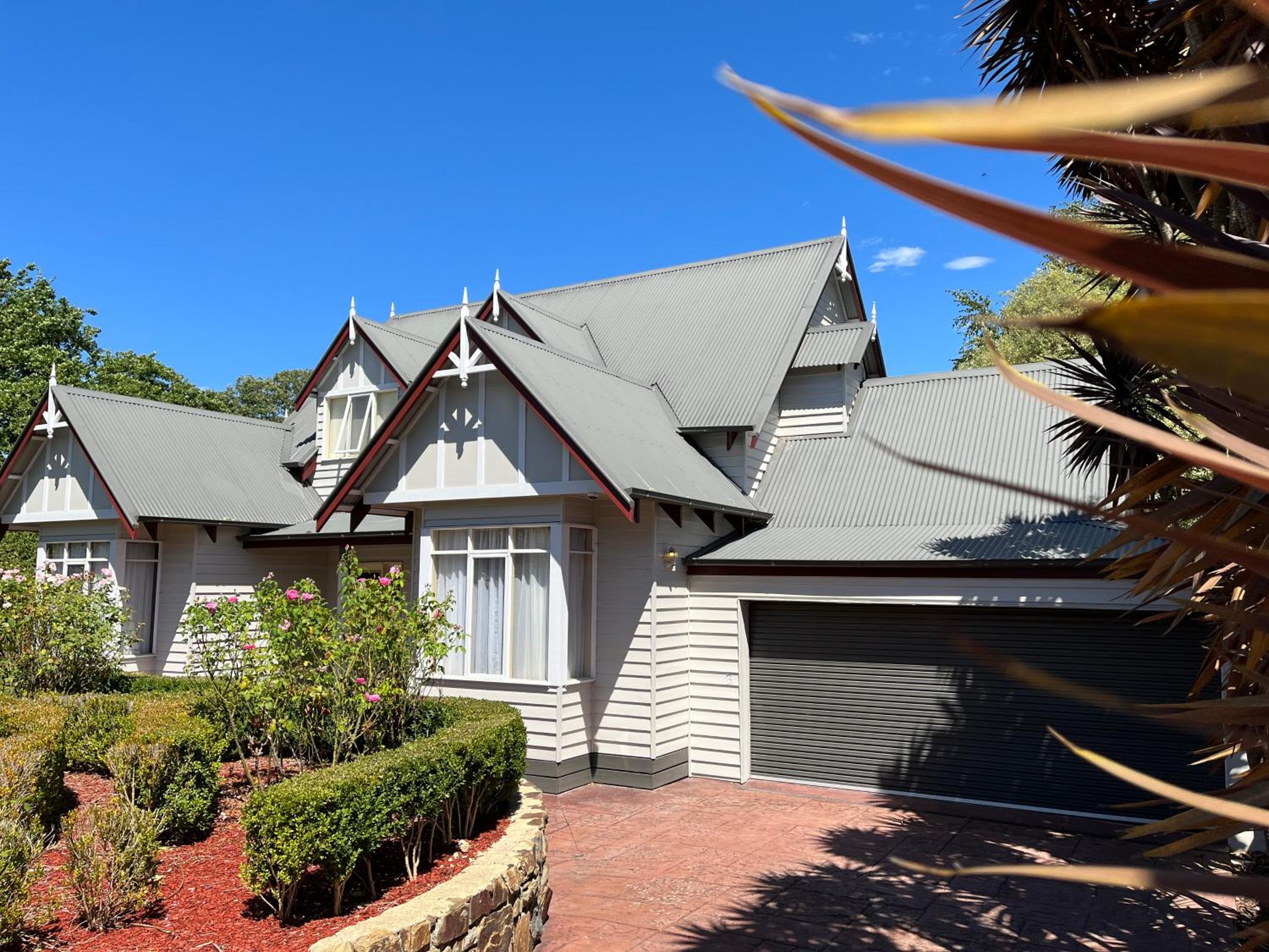 Hotel Serenity - Image 1