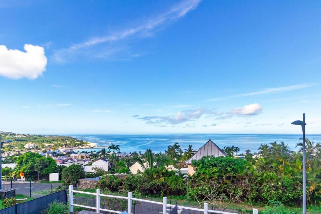 Océanides - studio rénové avec magnifique vue mer - Saint-Gilles-Les-Bains view 2