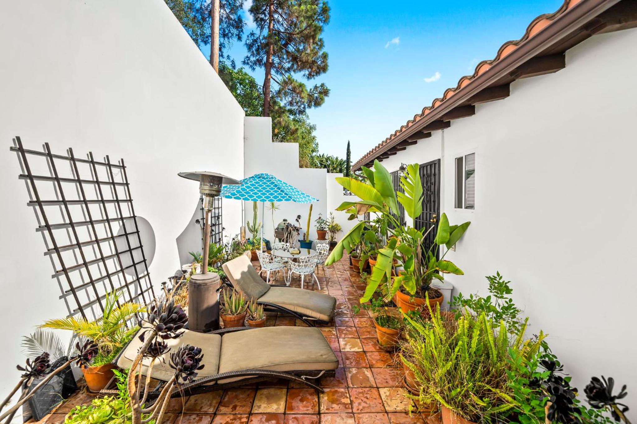 Hollywood Hills Homestay