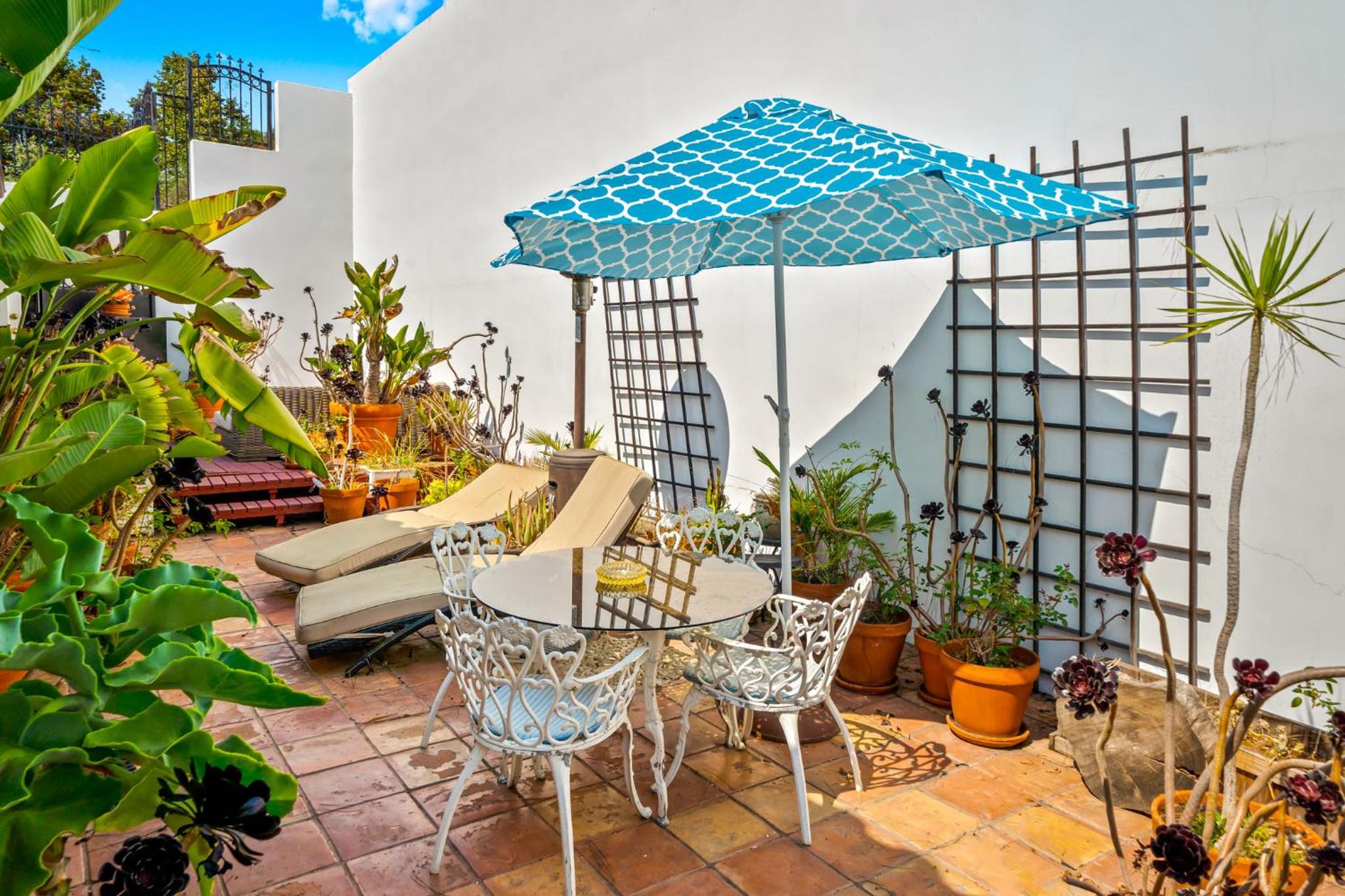 Hollywood Hills Homestay