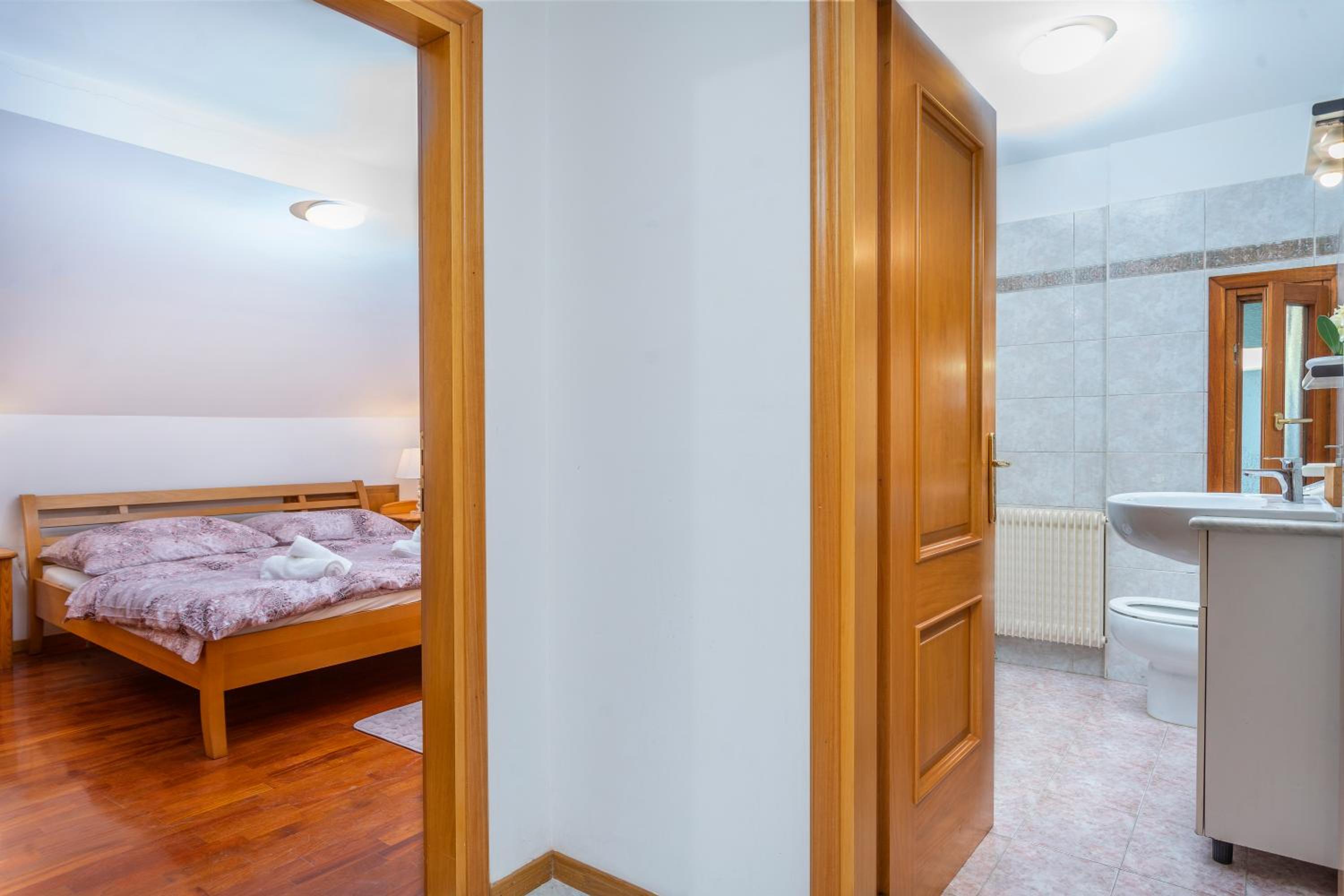 GuestHost - Penthouse Central apartments vista Monte Priesnig