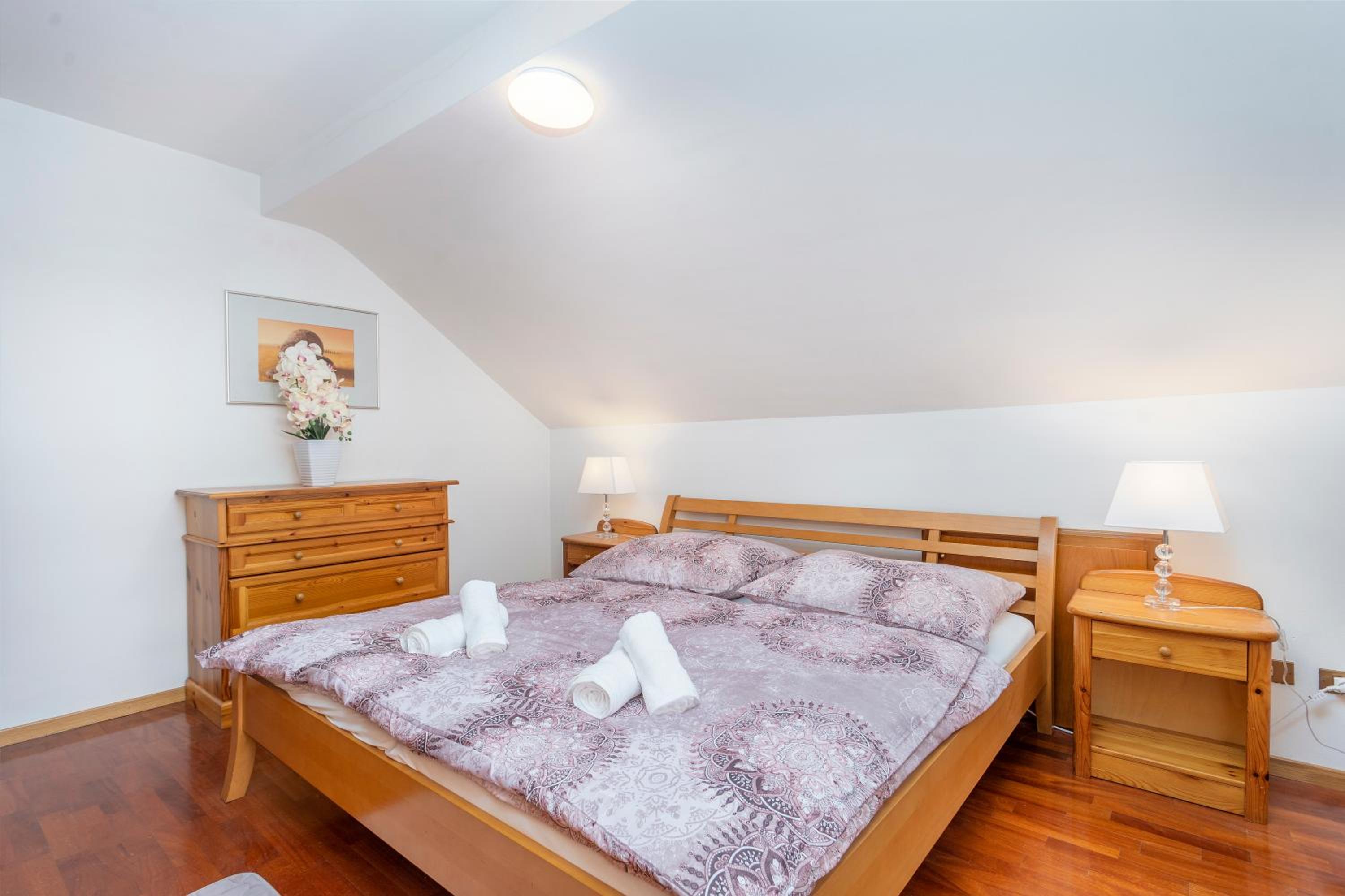 GuestHost - Penthouse Central apartments vista Monte Priesnig