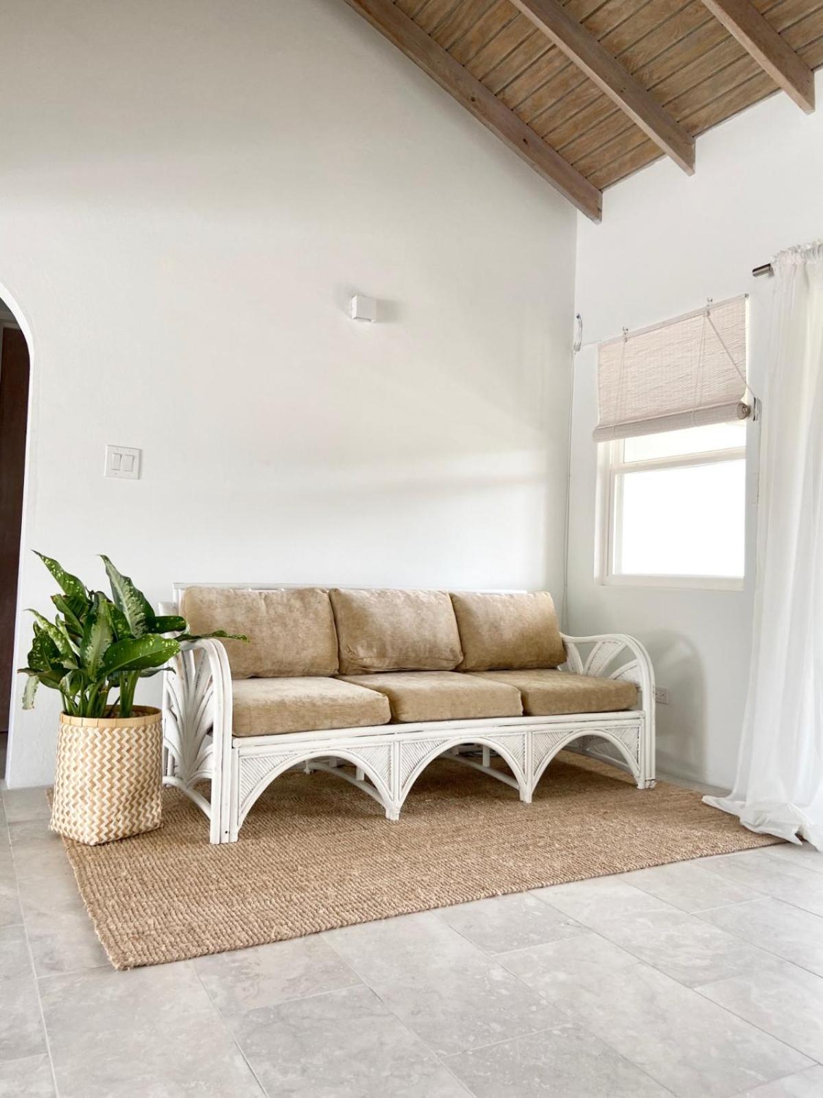 Modern 3Bed House in the heart of Swetes village