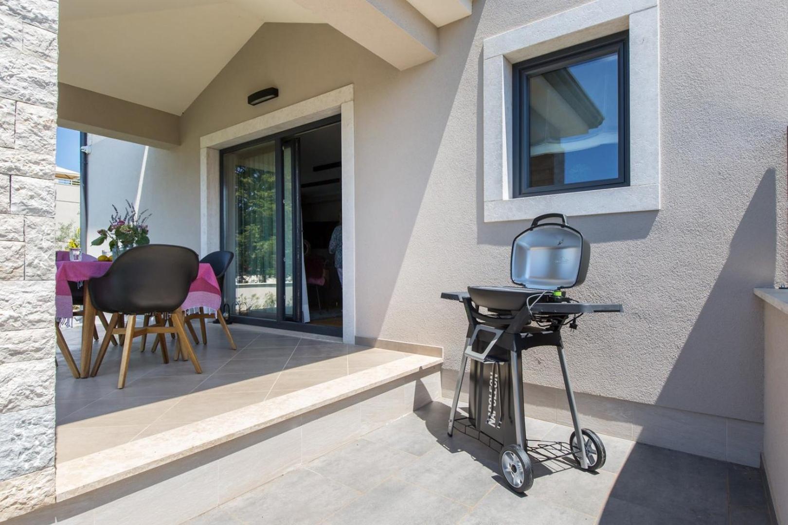 Family Villa Mare for max 8 person with jacuzzi Kukci Poreč countryside view 2