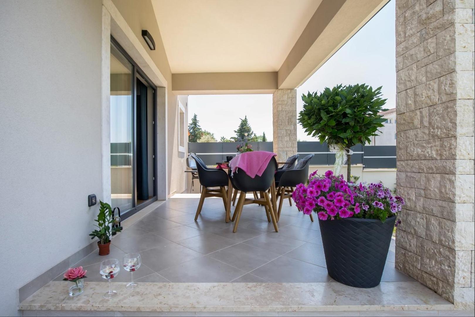 Family Villa Mare for max 8 person with jacuzzi Kukci Poreč countryside view 4
