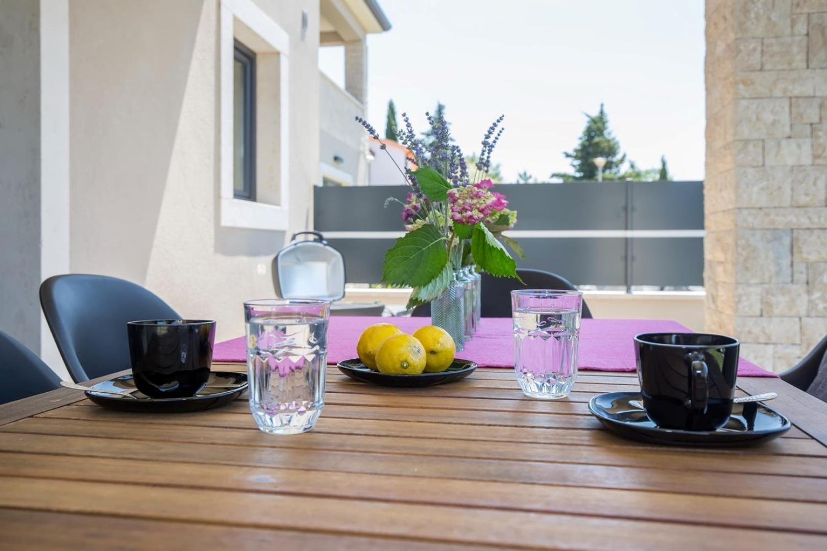 Family Villa Mare for max 8 person with jacuzzi Kukci Poreč countryside view 5