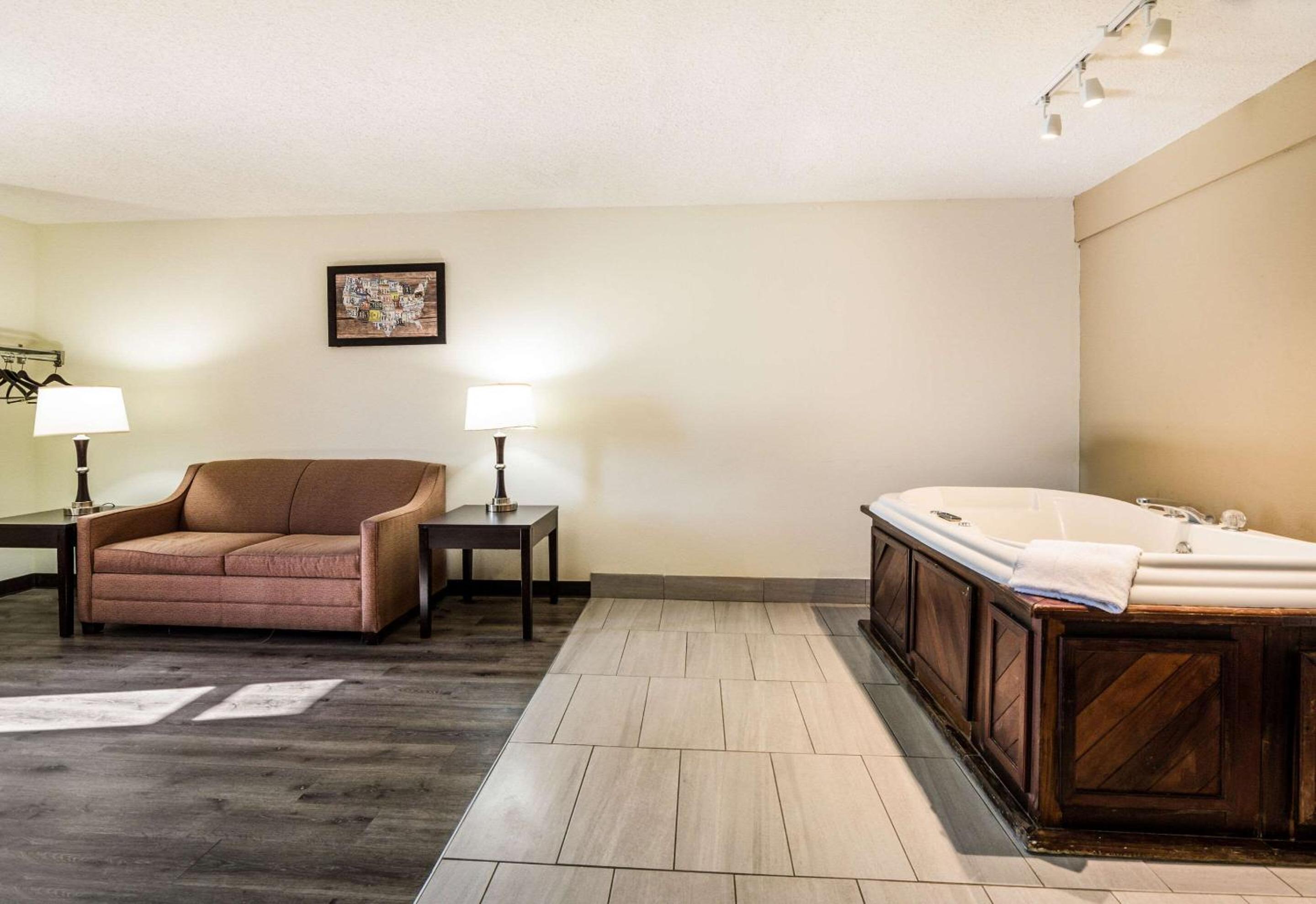 Econo Lodge Glade Springs I-81