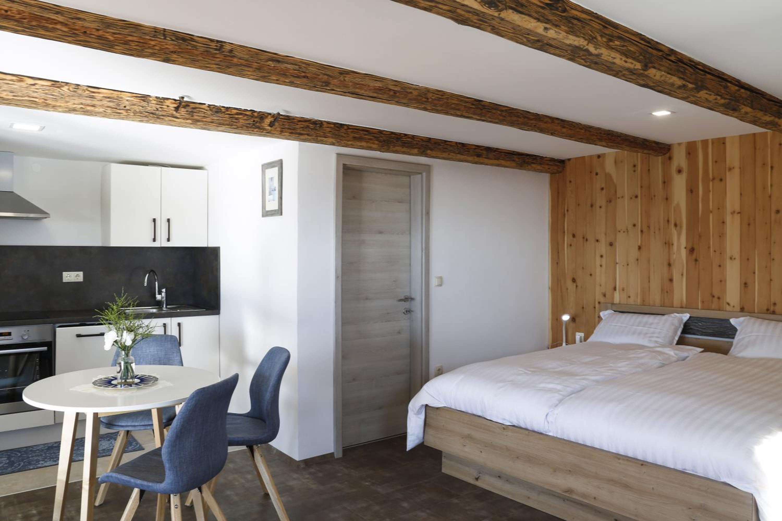Studio 1111 with Sauna & Hot Tub view 2