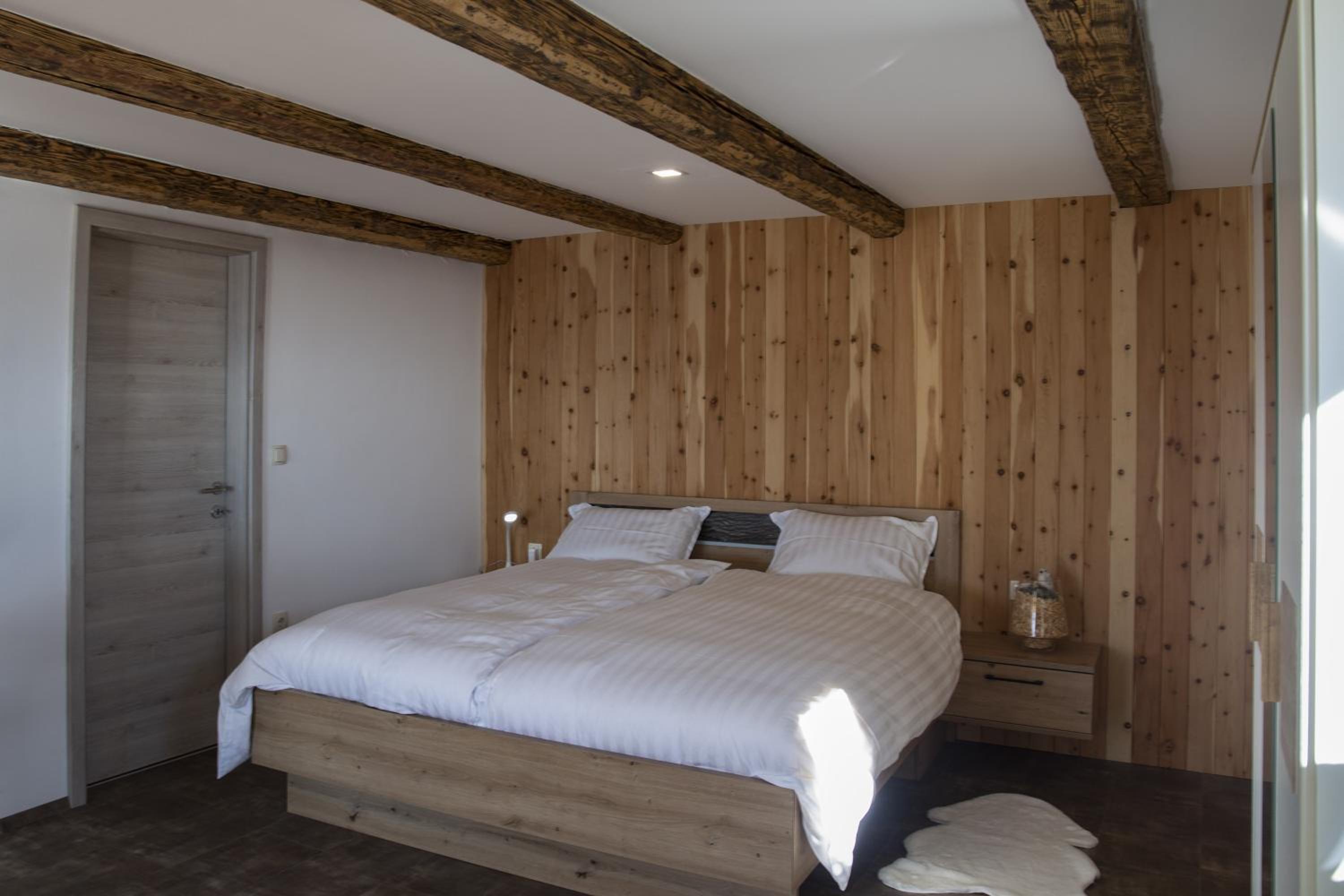 Studio 1111 with Sauna & Hot Tub view 3