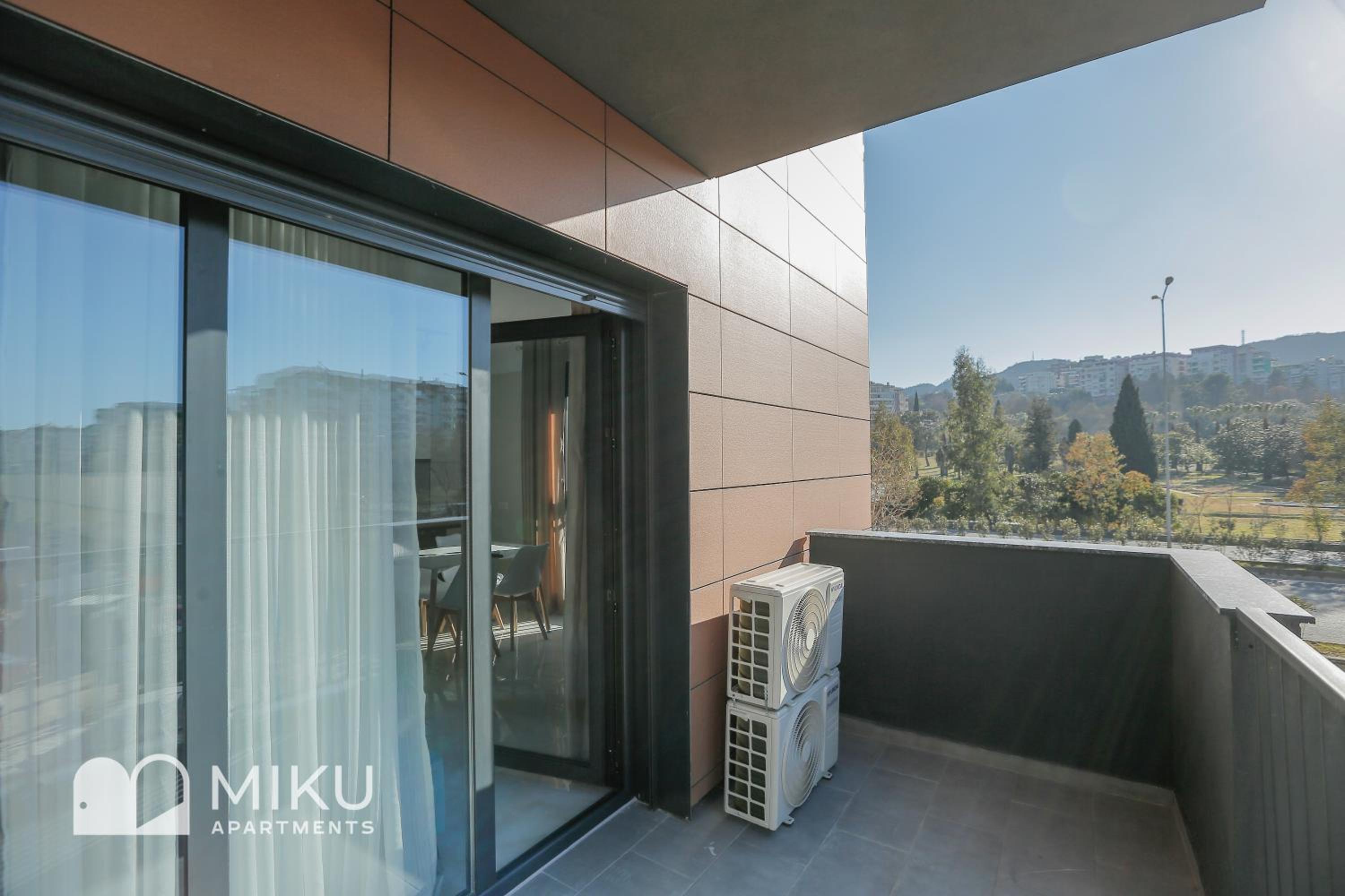 Miku Apartment - Bright 1 Bedroom Apartment At Olympic Residence