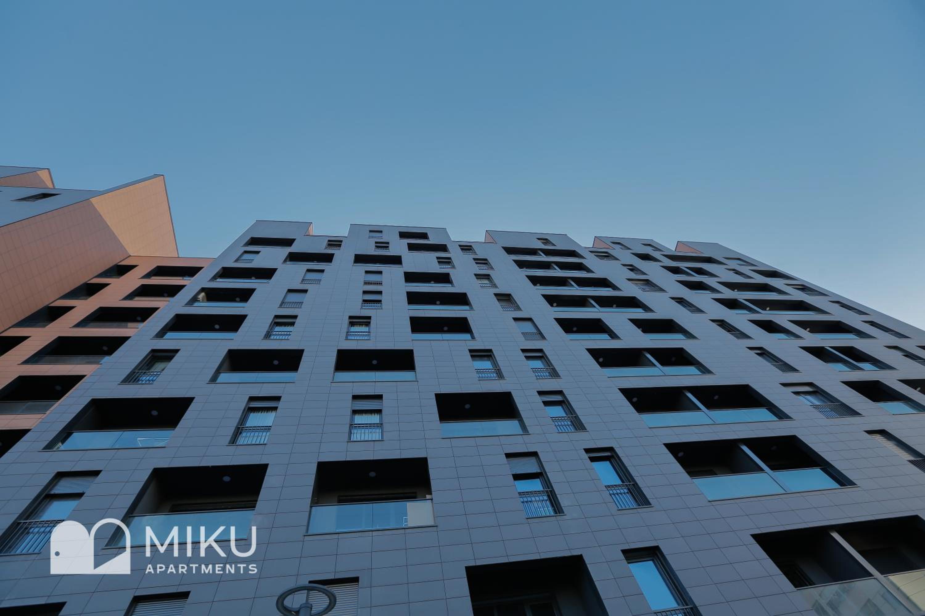 Miku Apartment - Bright 1 Bedroom Apartment At Olympic Residence