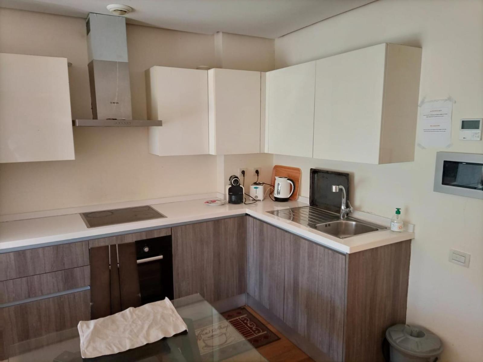Superb new apartment with see view & free parking view 3