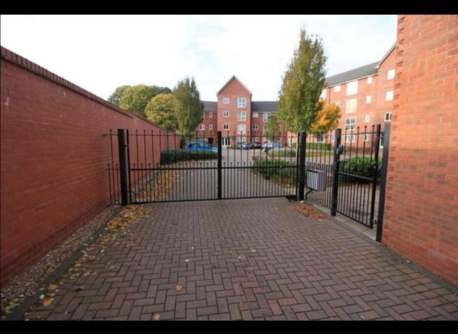 2 Bed City Centre Apartment by BrumStay UK view 3