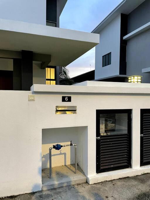 Five BEDROOMS RESIDENTIAL HOME WITH FREE WIFI photo 5