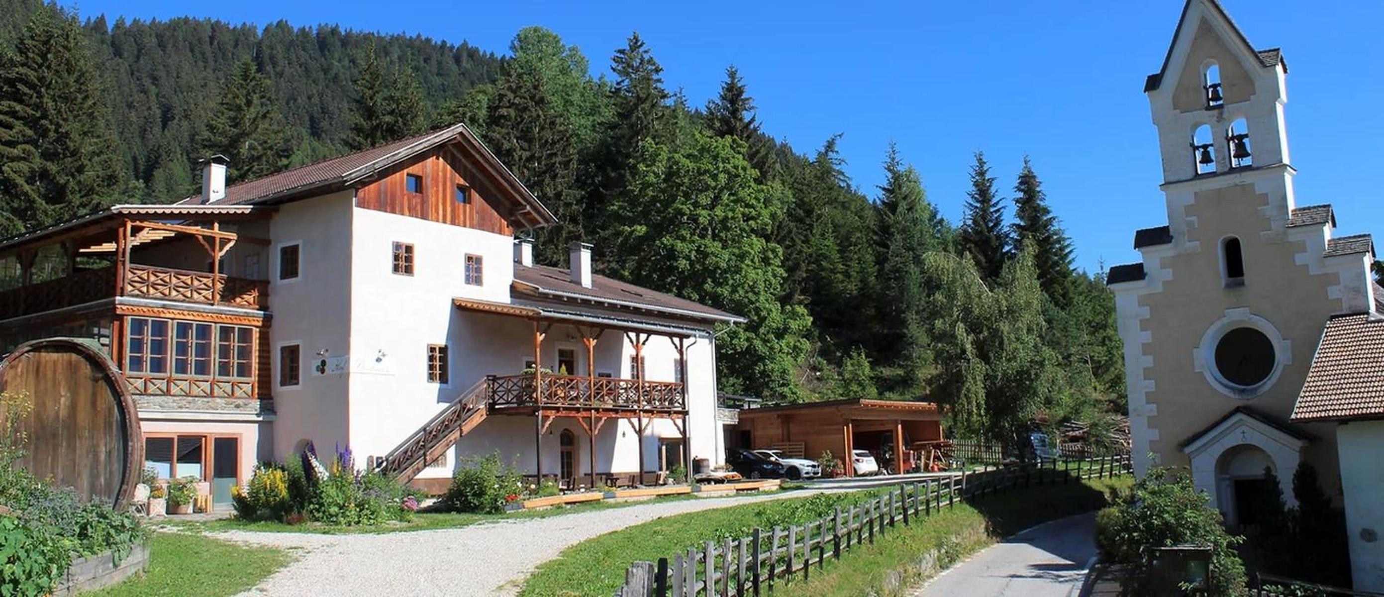 Hof Neuhaus Rosengarten view 4