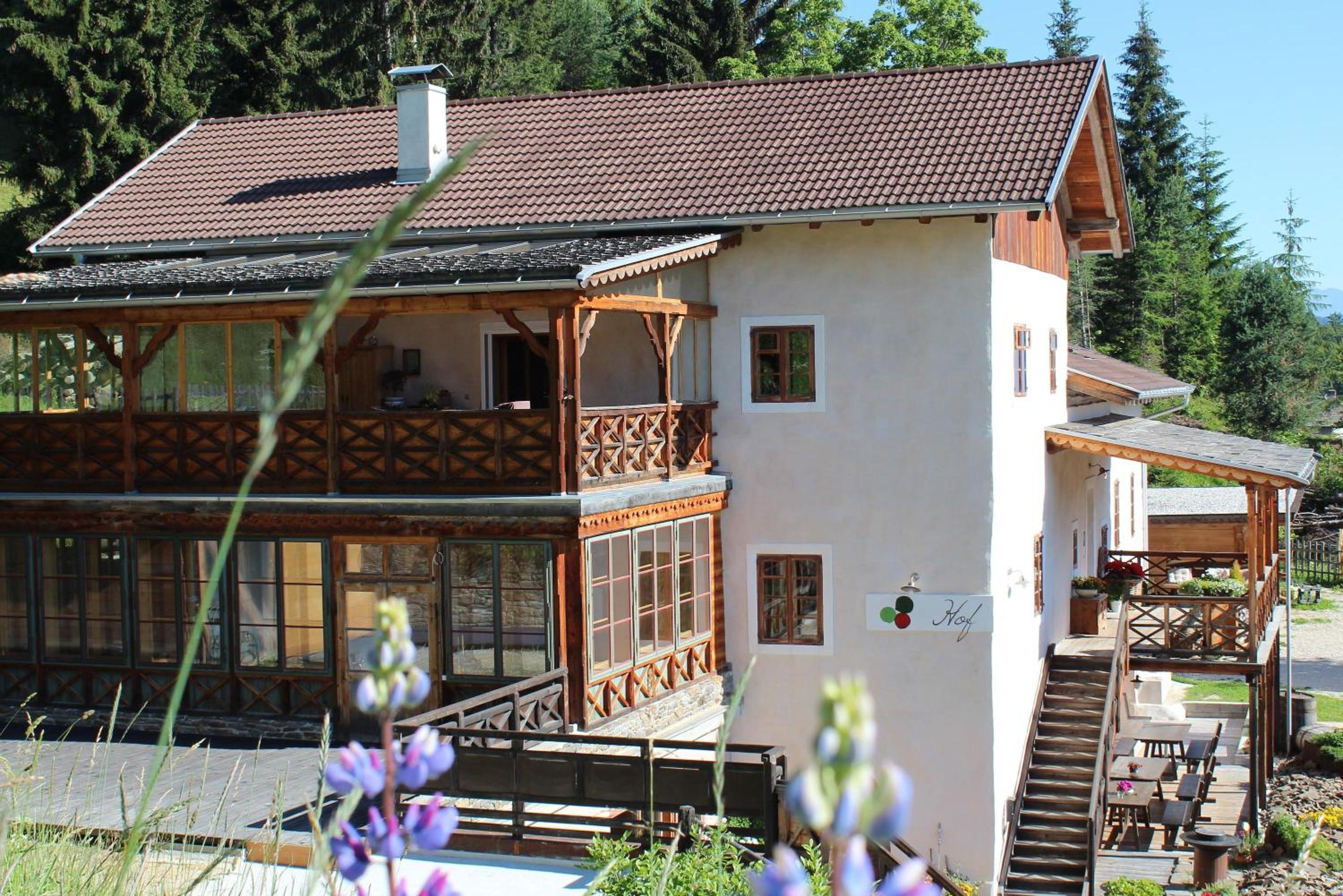 Hof Neuhaus Rosengarten view 2