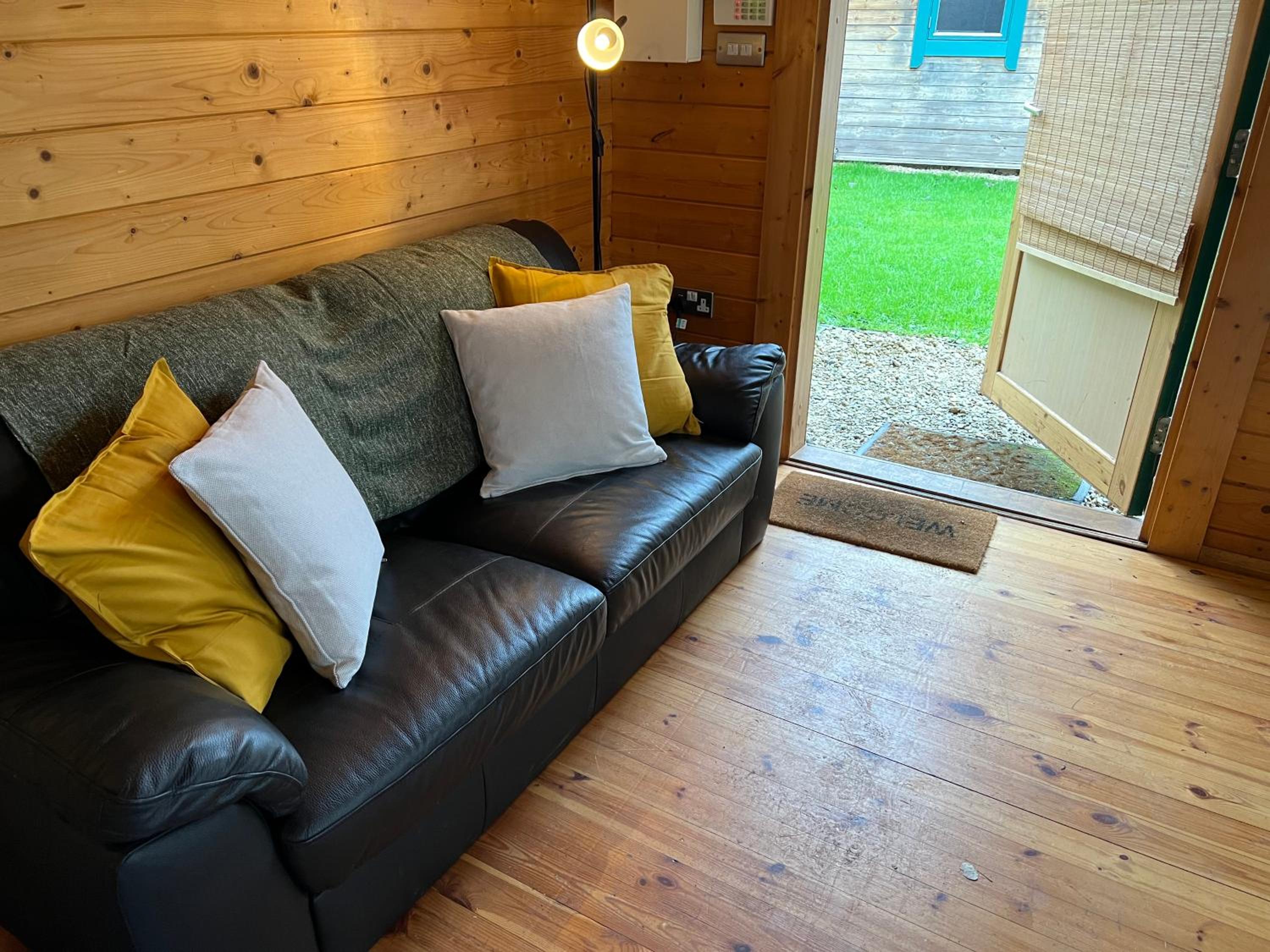 Kingfisher Lodge, Lake Pochard view 2