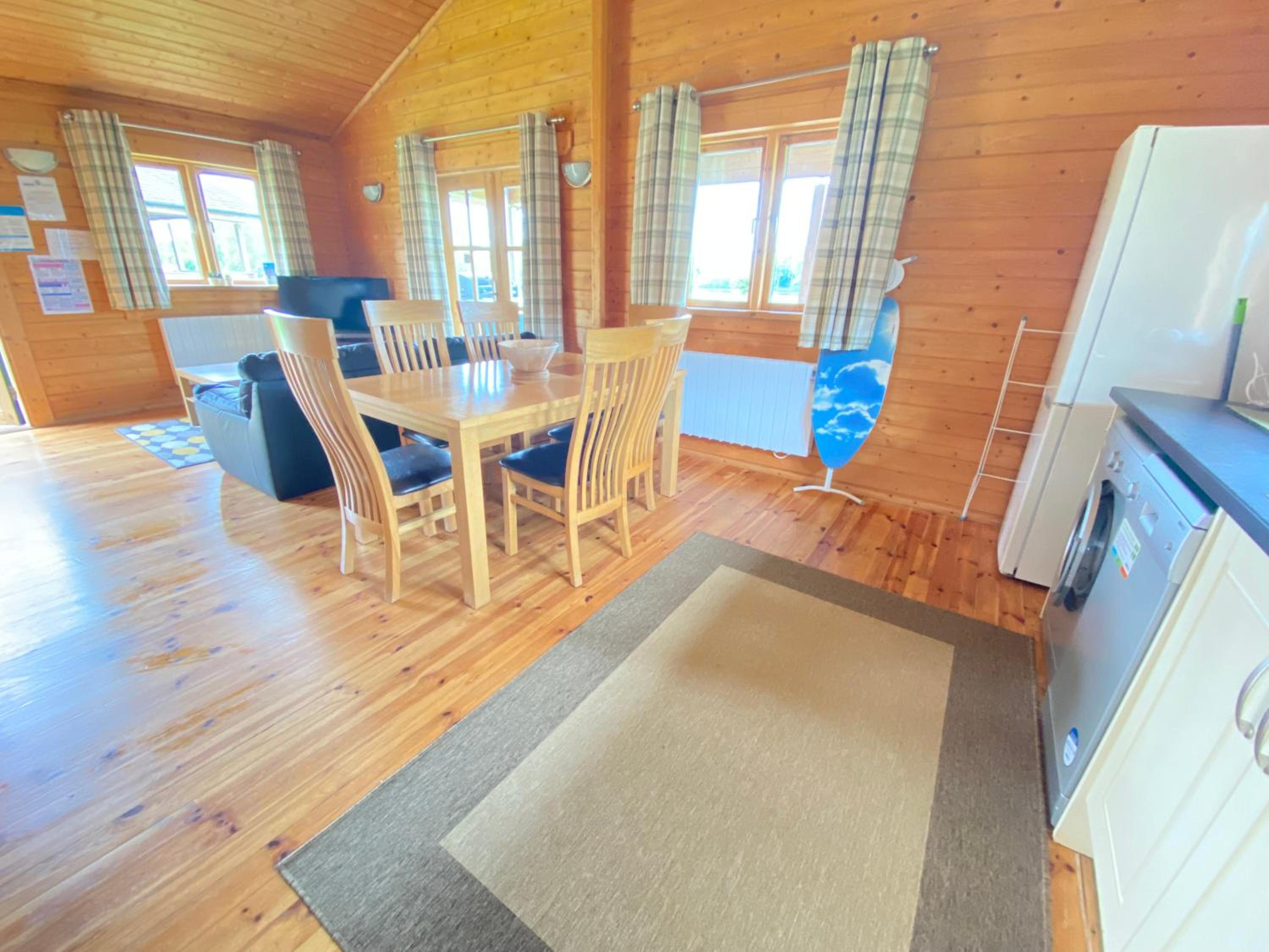 Kingfisher Lodge, Lake Pochard view 3