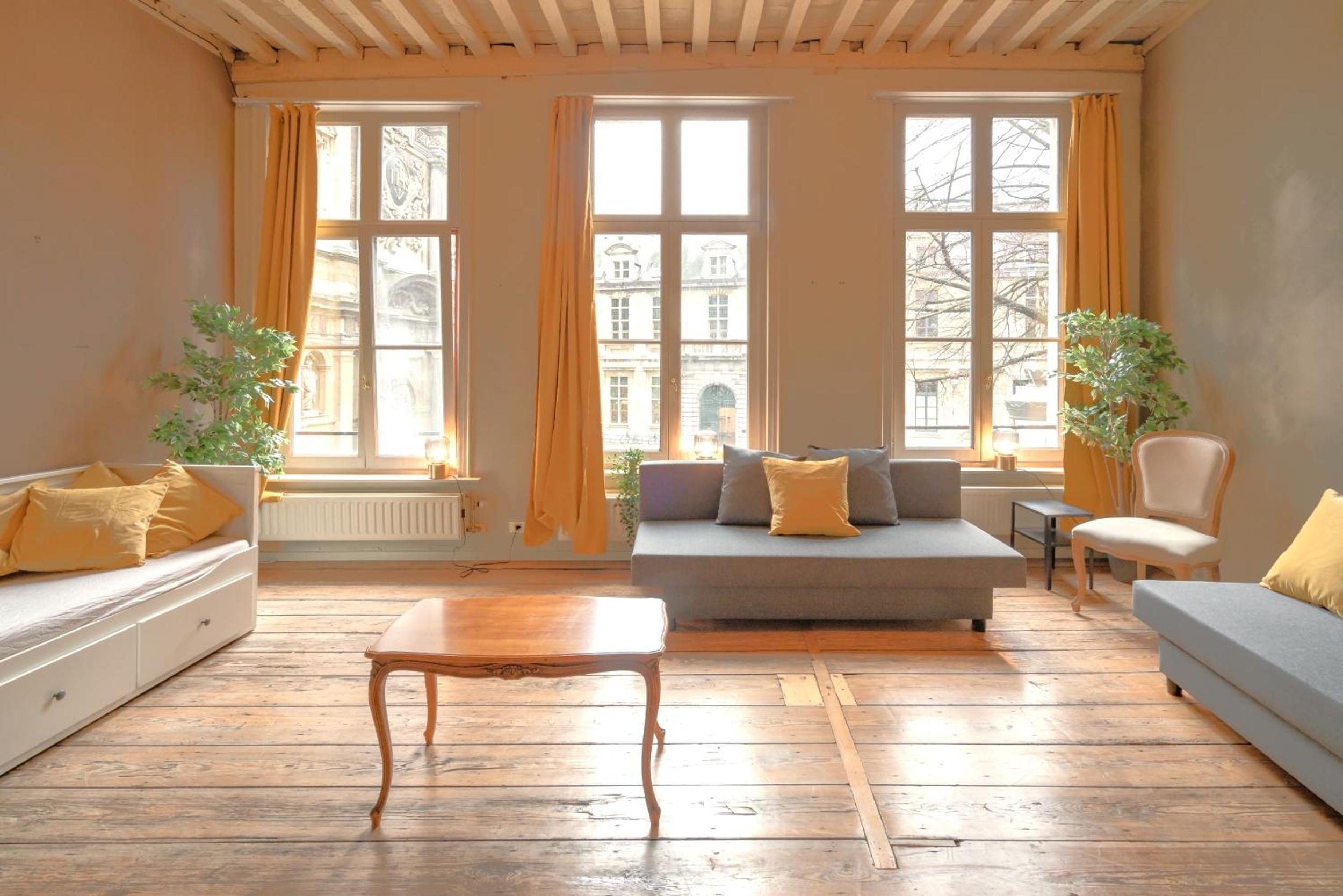 The Charming Hendrik Square Apartments view 3