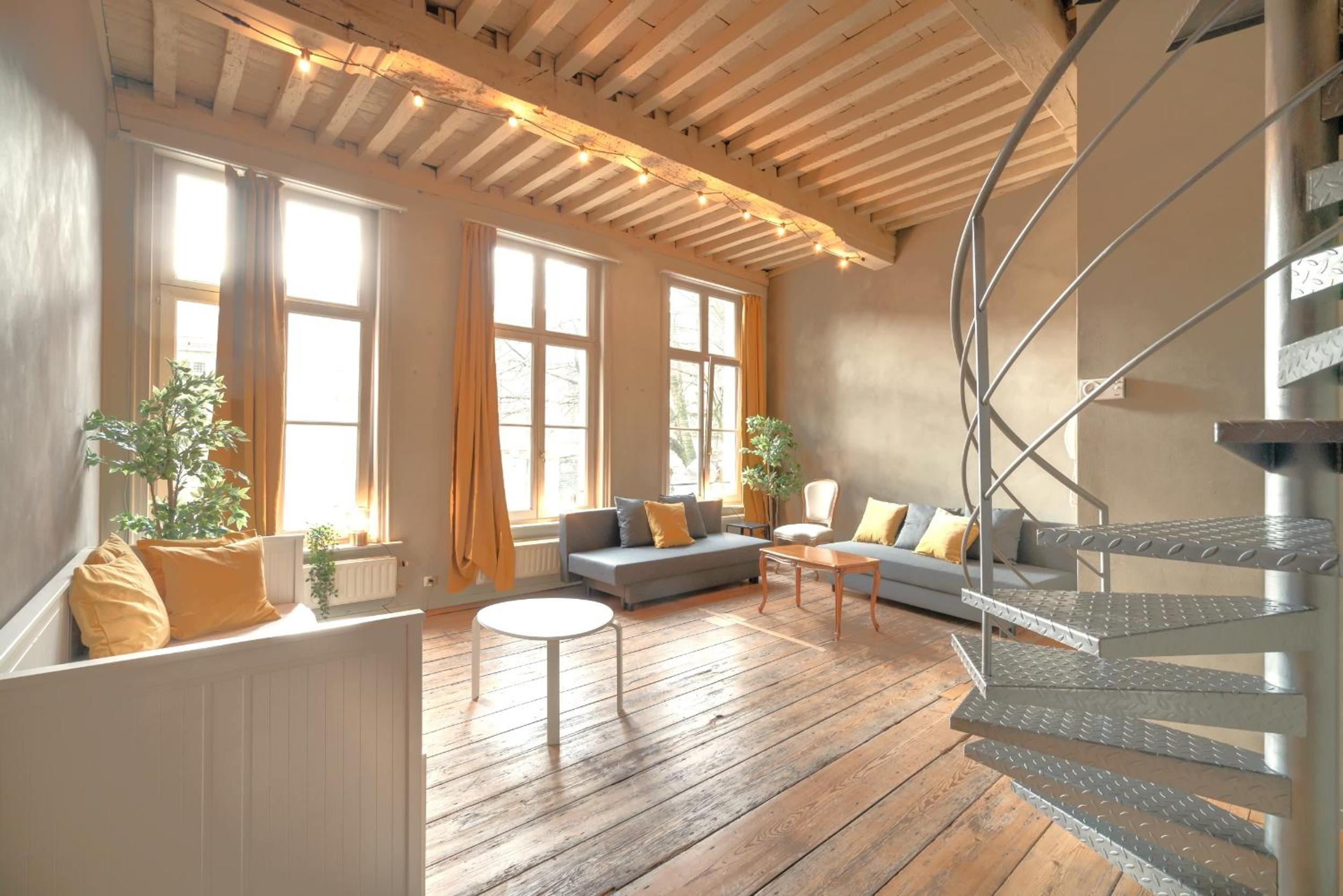 The Charming Hendrik Square Apartments view 2