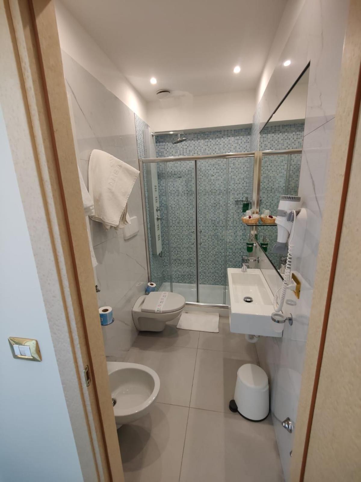Hotel Ambassador — 8