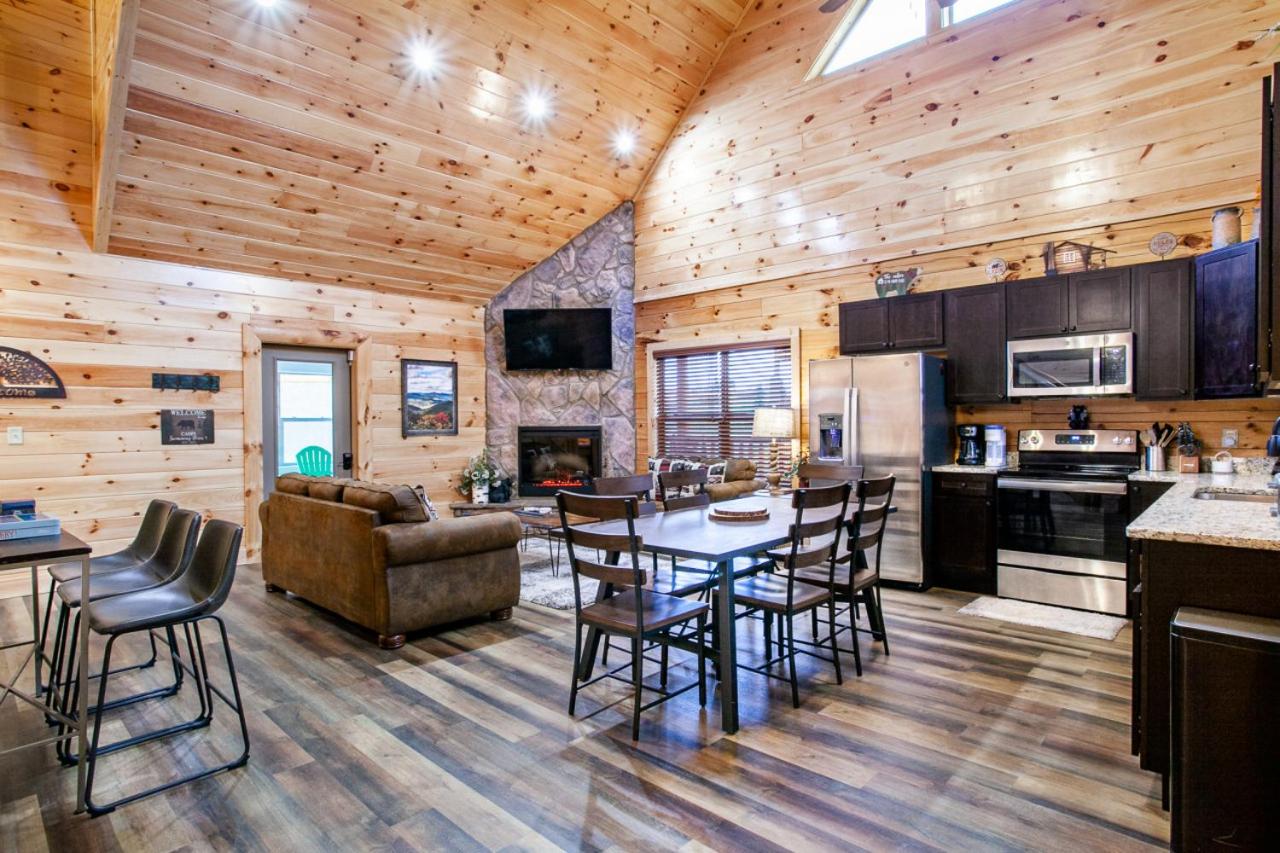Swimming Bears Lodge 1 with Indoor Pool and Hot Tub view 4