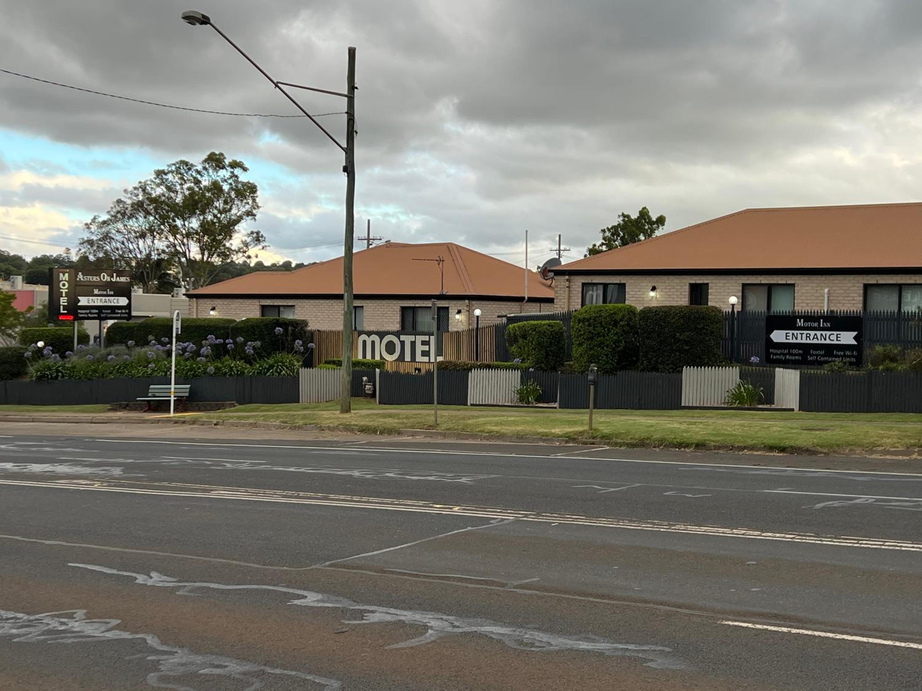 Asters On James Motor Inn