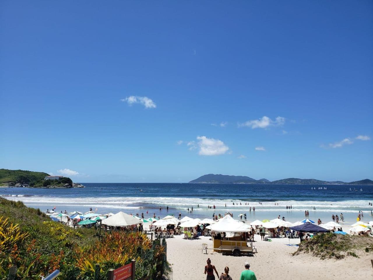 Localização Imbatível! A 98m da Praia do Forte com Conforto, Ar-Condicionado e Estacionamento!