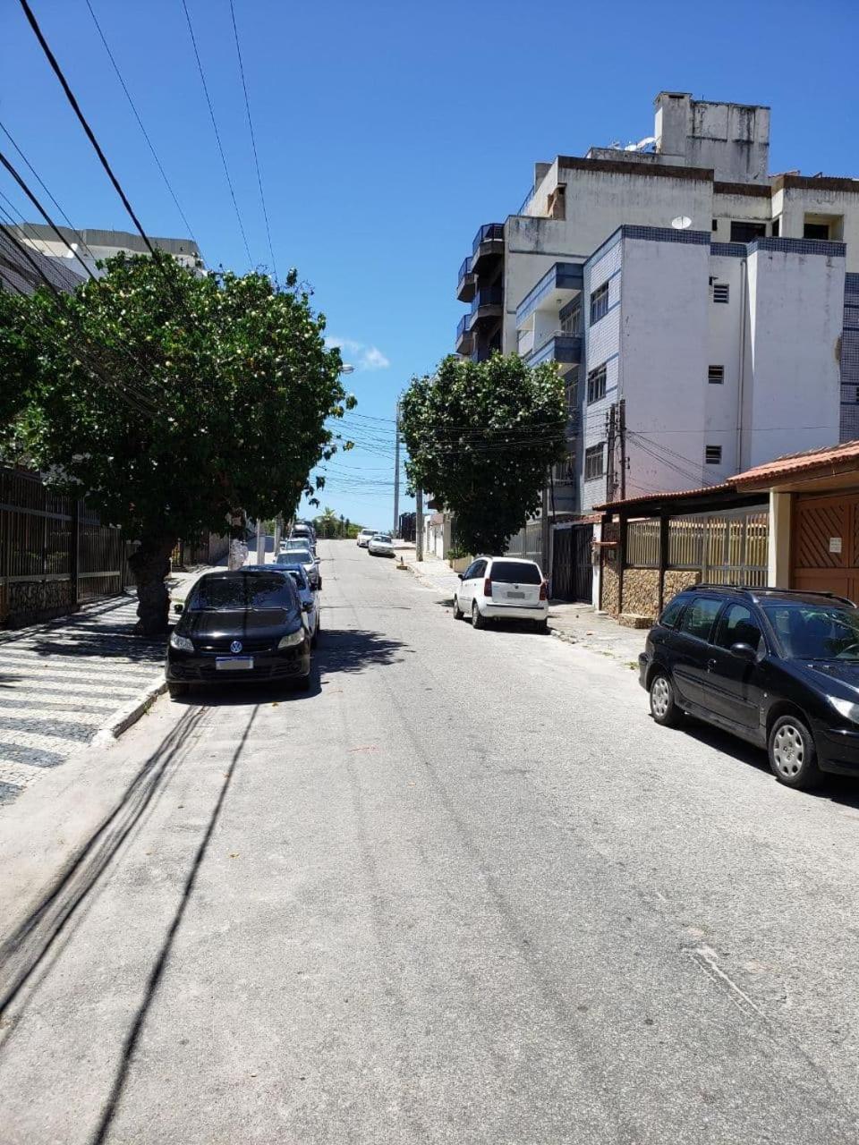 Localização Imbatível! A 98m da Praia do Forte com Conforto, Ar-Condicionado e Estacionamento!