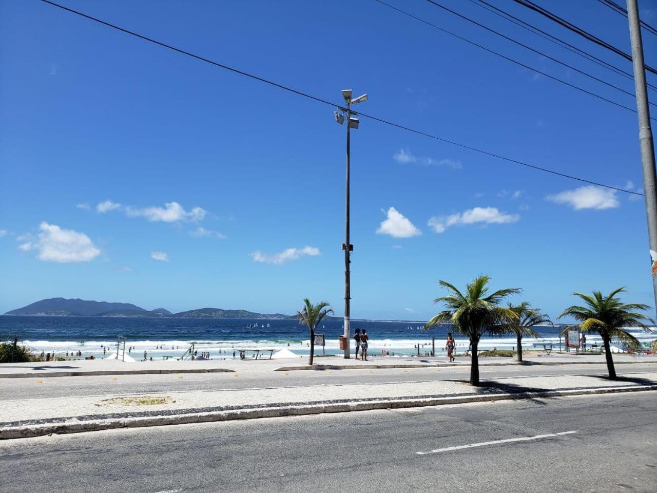Localização Imbatível! A 98m da Praia do Forte com Conforto, Ar-Condicionado e Estacionamento!