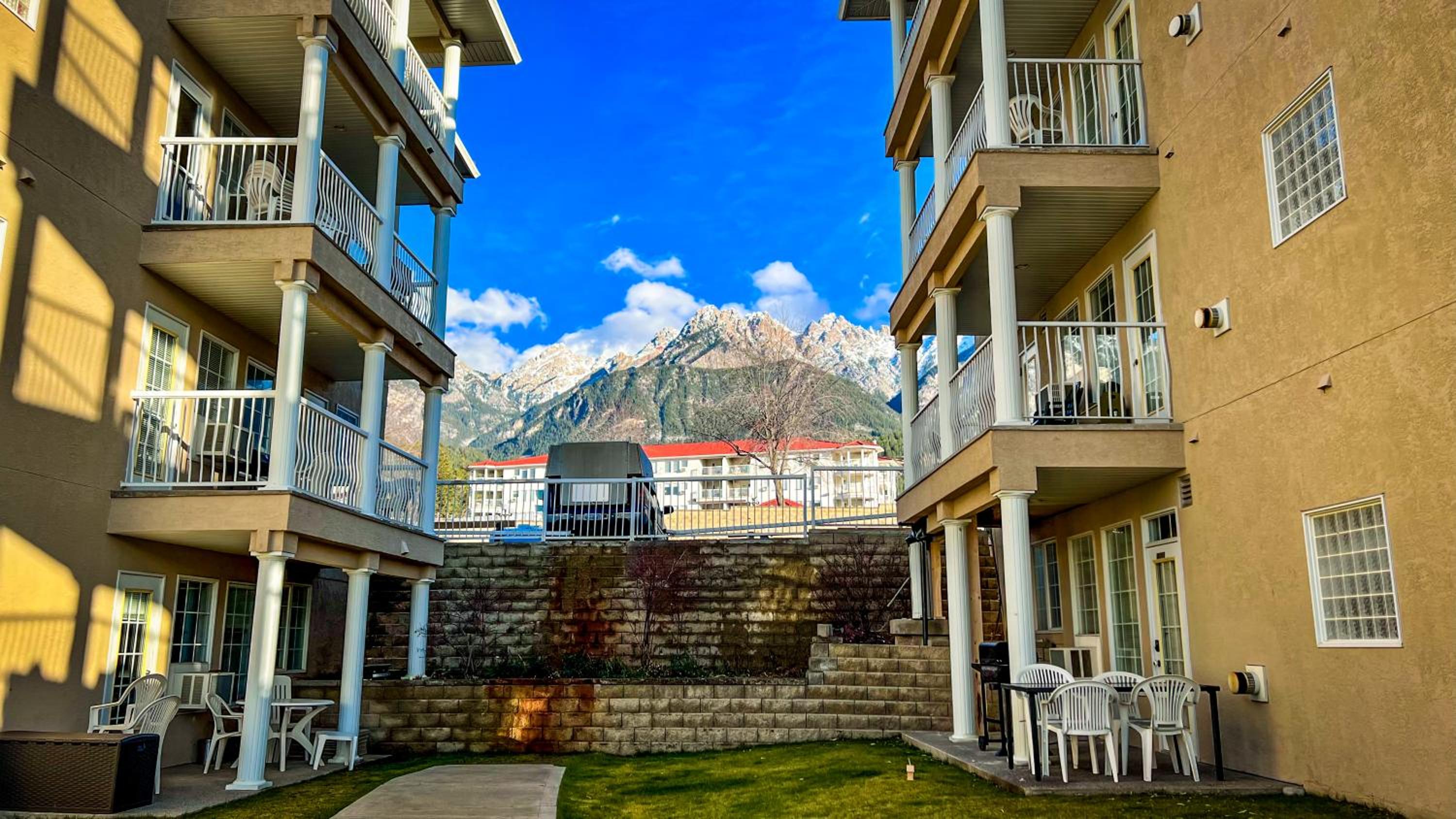 Mountain View Suites by StayIn