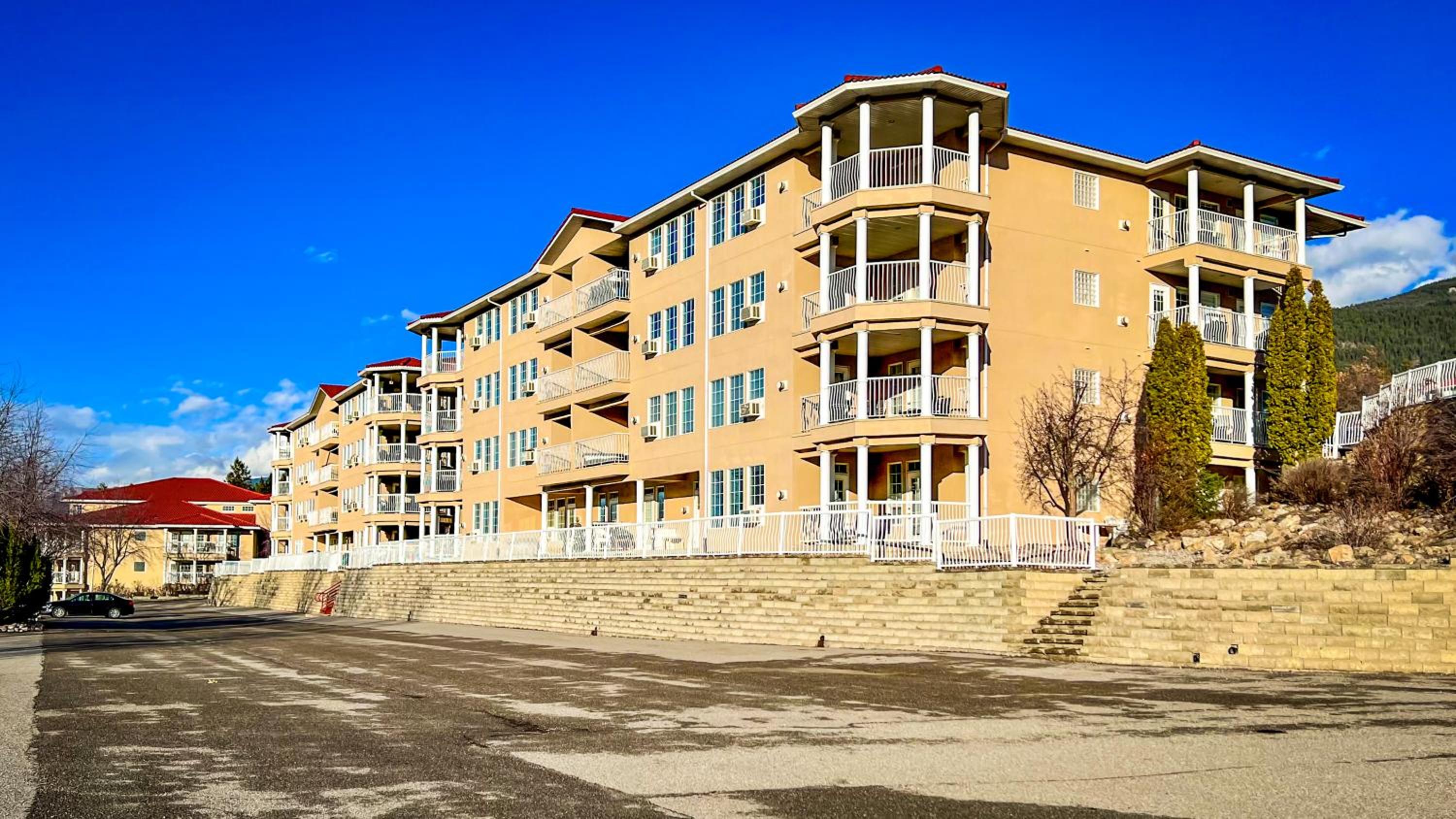 Mountain View Suites by StayIn - Image 5