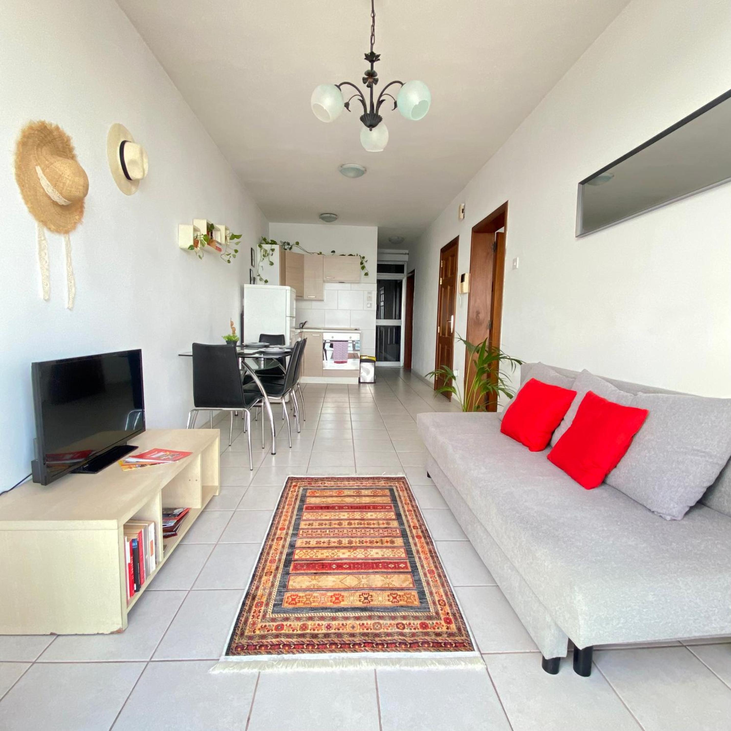 F2 - Lovely two bedrooms Flat sea View, St Julians