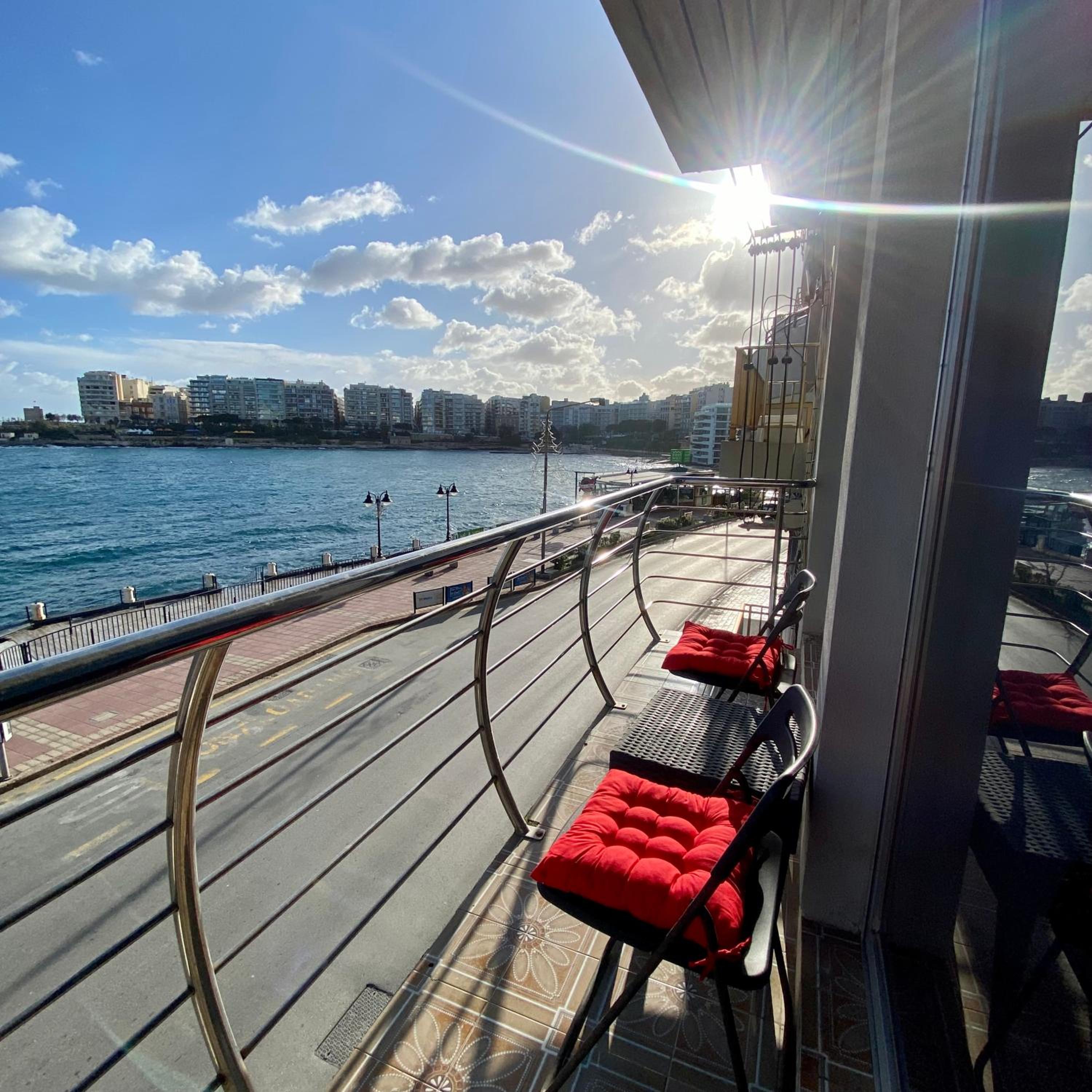 F2 - Lovely two bedrooms Flat sea View, St Julians