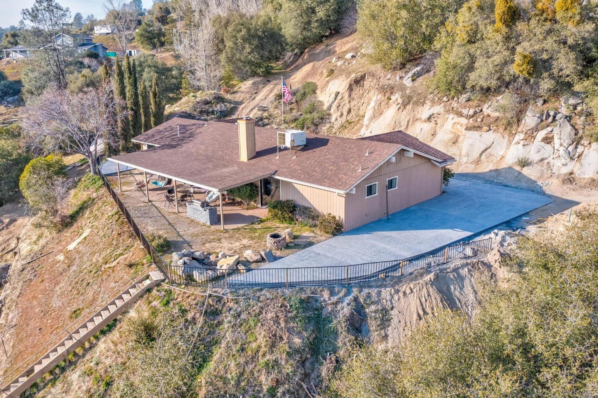 Hotel Mountain Trail Lodge and Vacation Rentals - Image 1