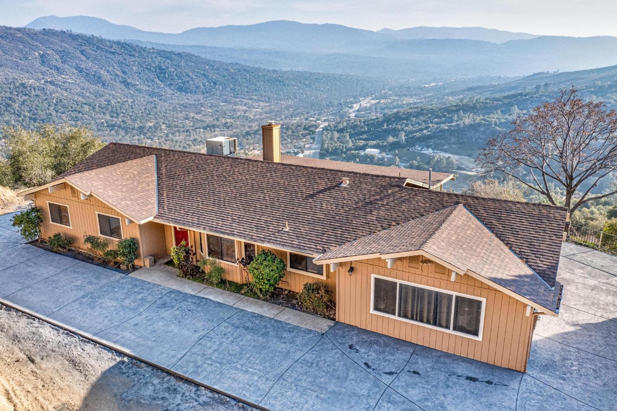 Mountain Trail Lodge and Vacation Rentals view 5