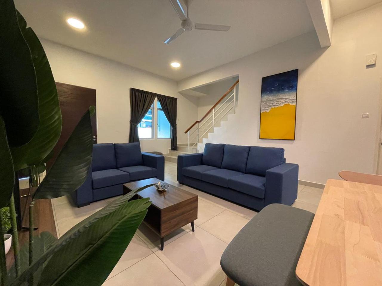Golden Hill Home by Dreamscape photo 3