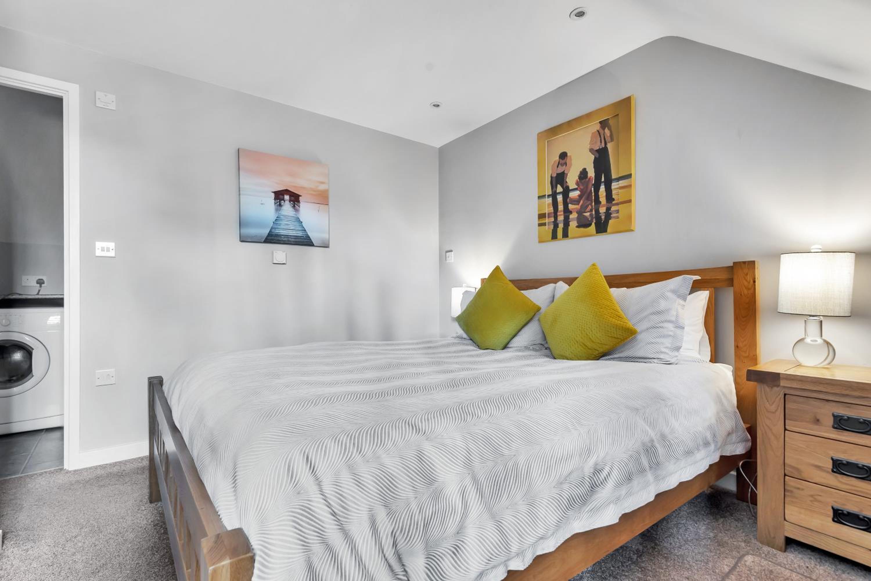 Hamble Retreat Studios and Lodge