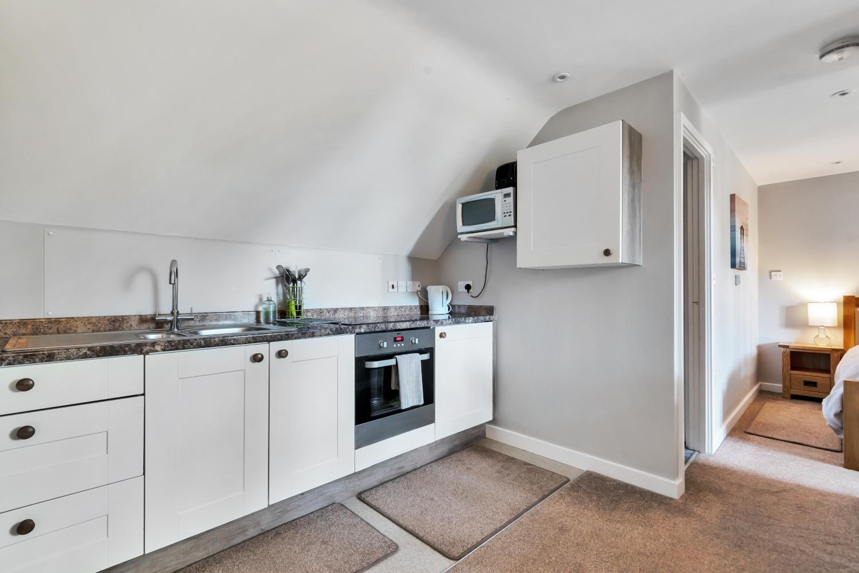 Hamble Retreat Studios and Lodge