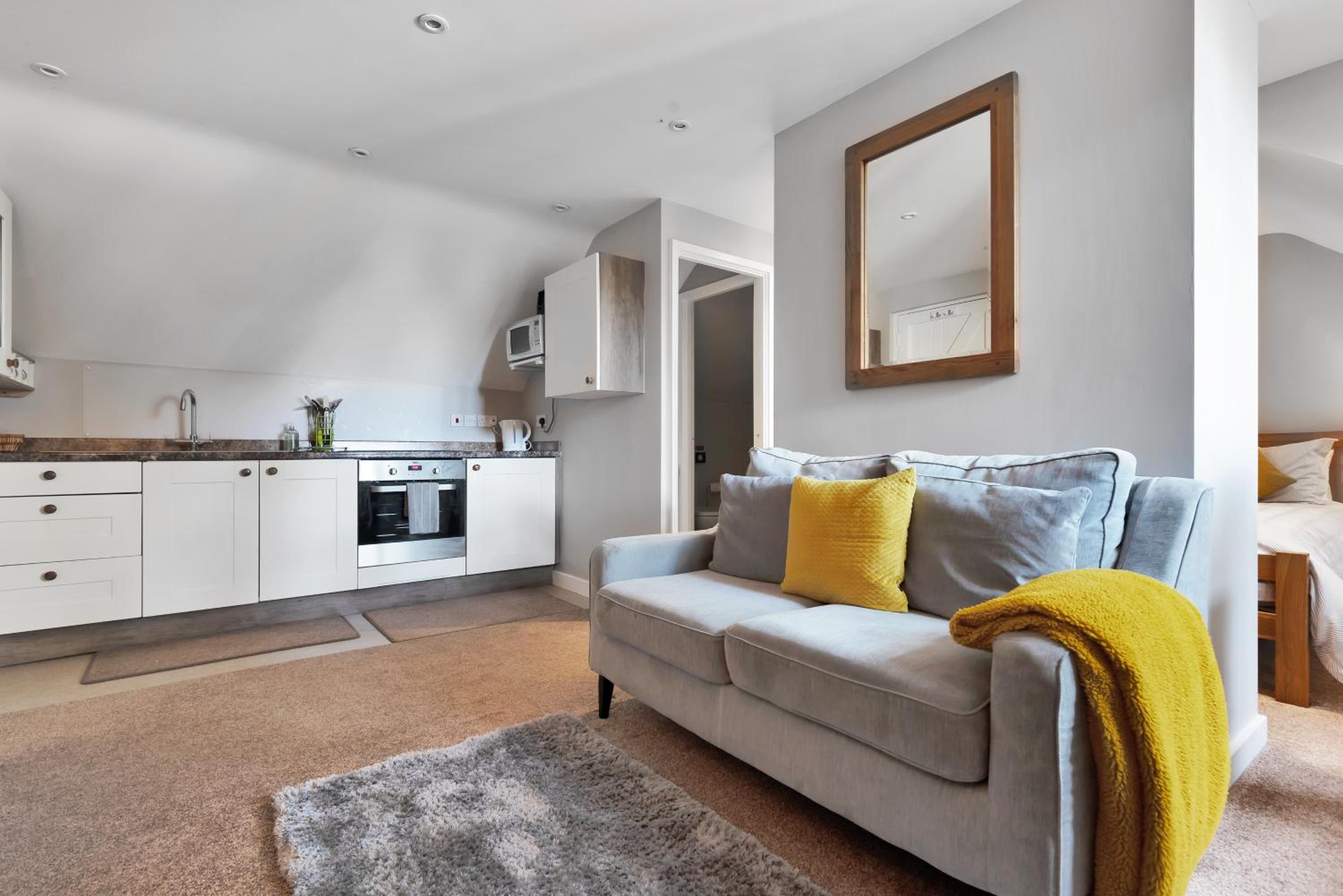 Hamble Retreat Studios and Lodge