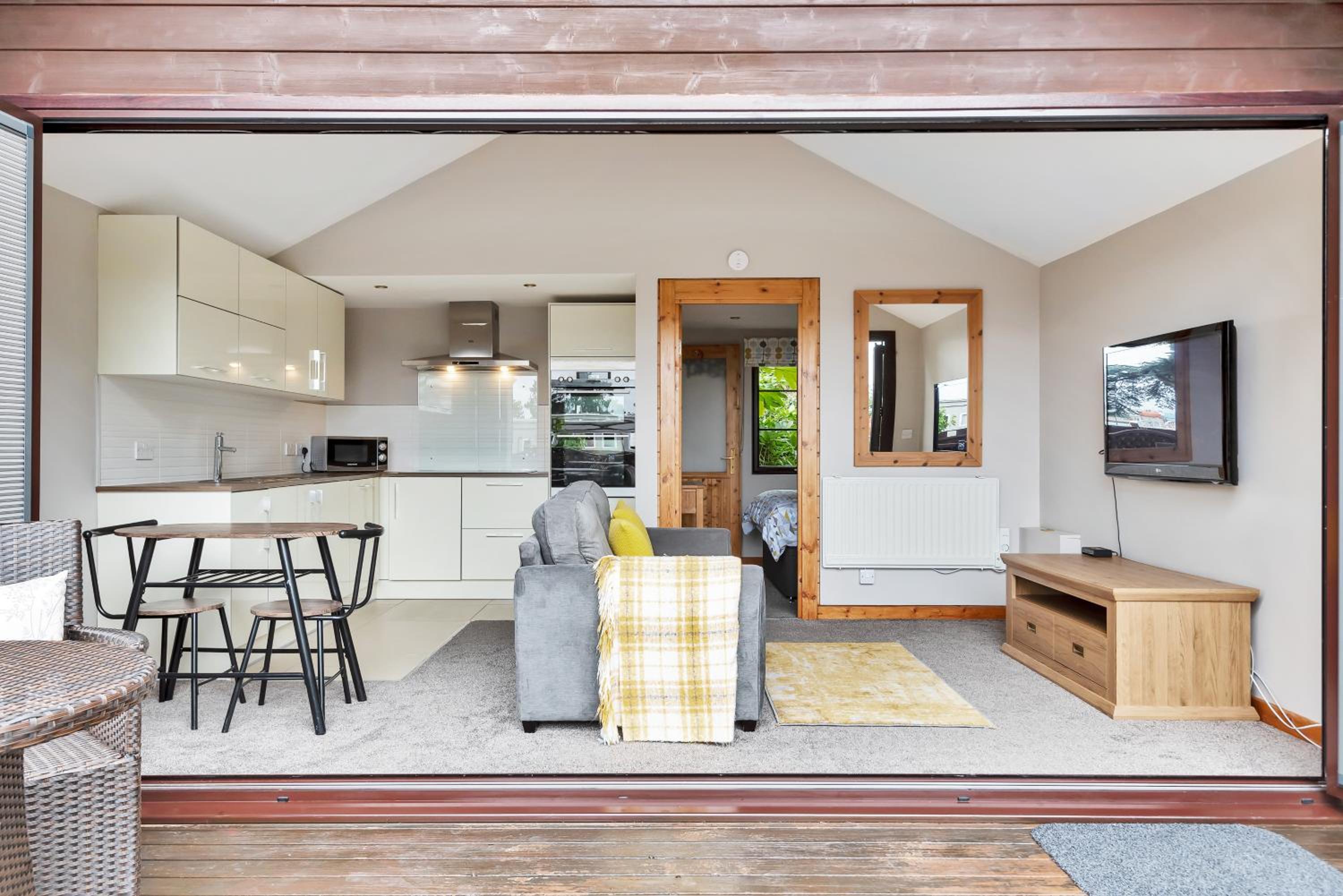 Hamble Retreat Studios and Lodge
