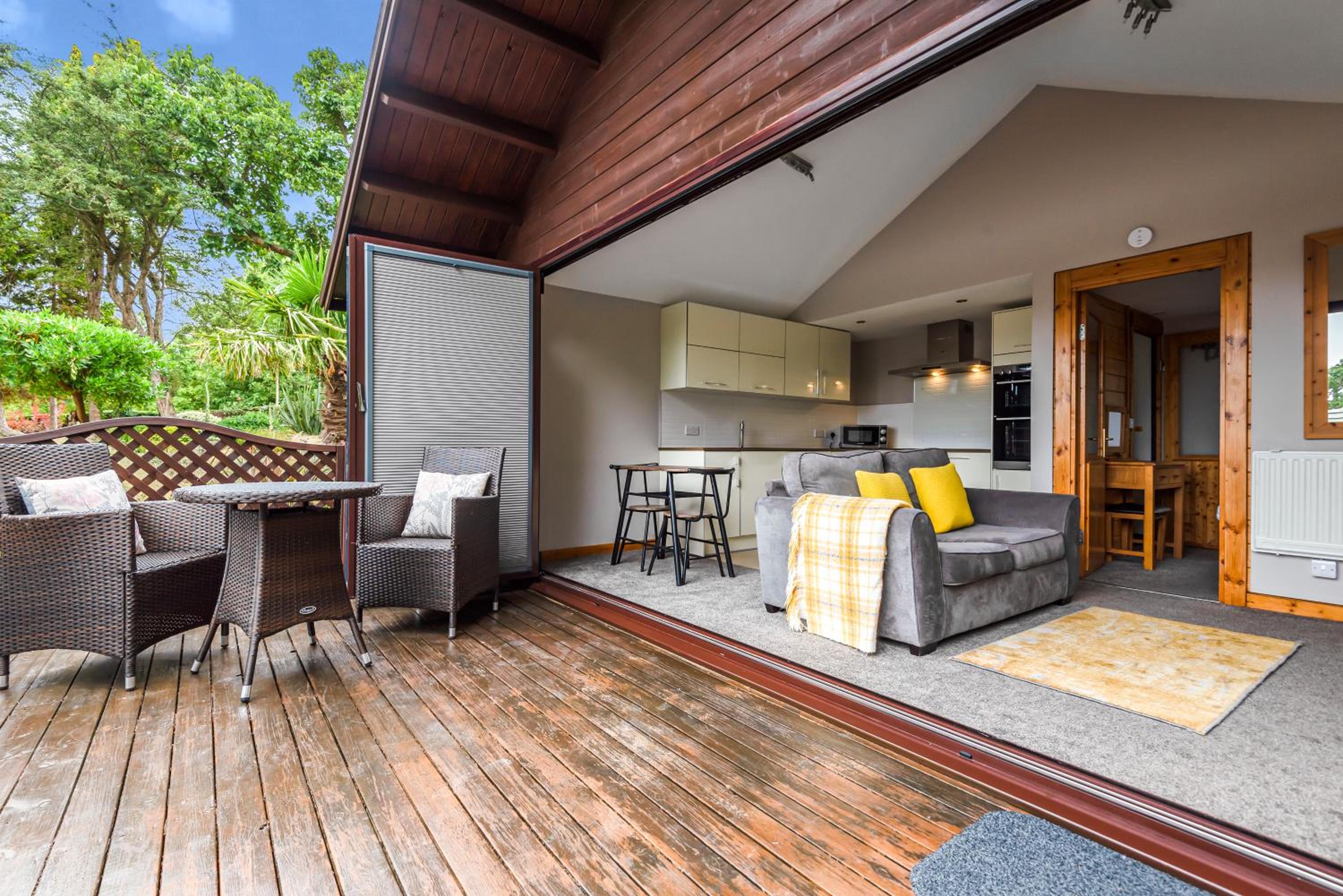 Hamble Retreat Studios and Lodge