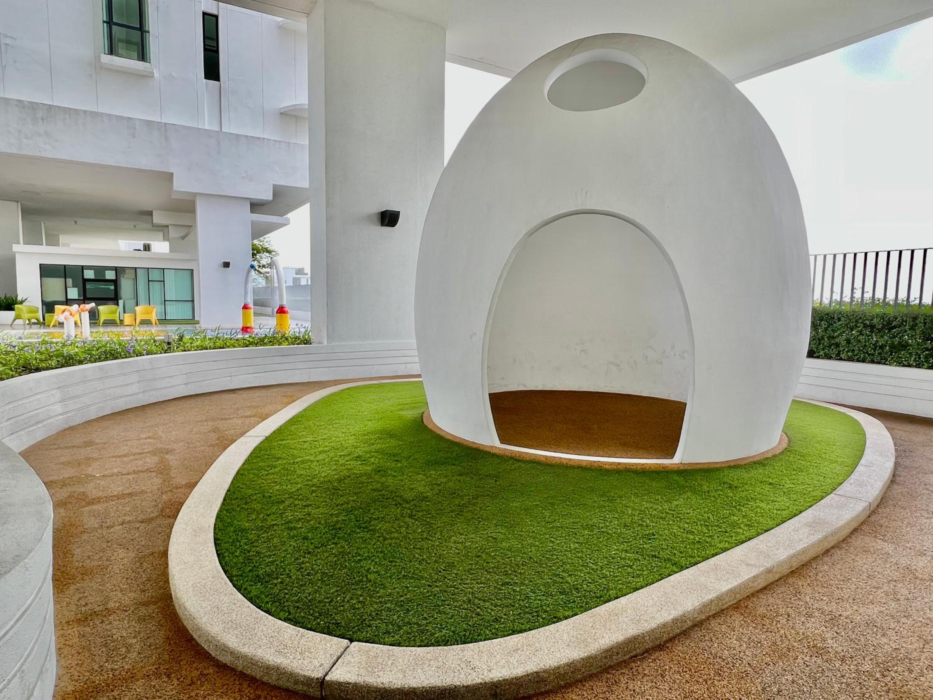 Royale Cottage Midvalley Netflix Pools 4 pax