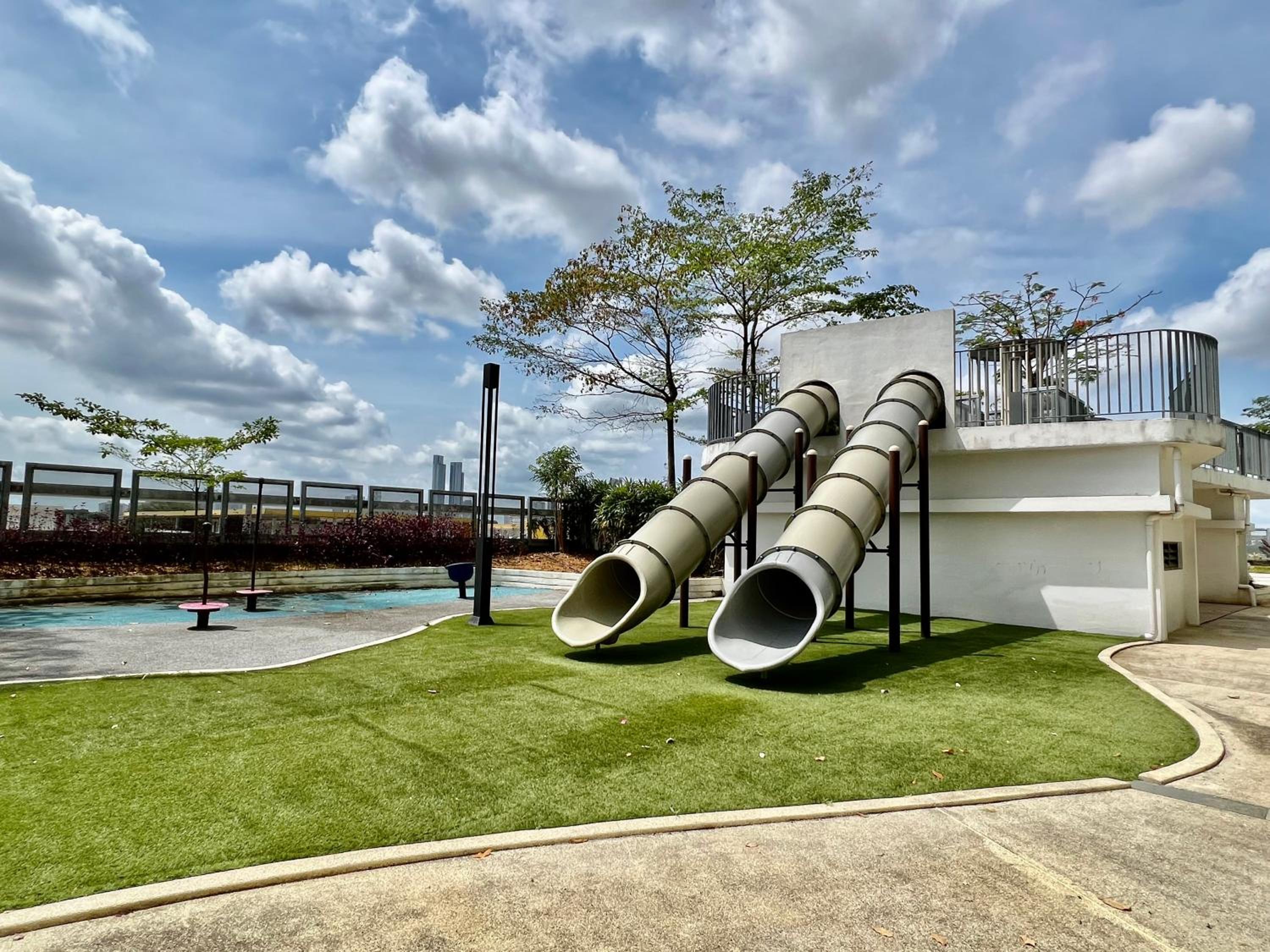 Royale Cottage Midvalley Netflix Pools 4 pax