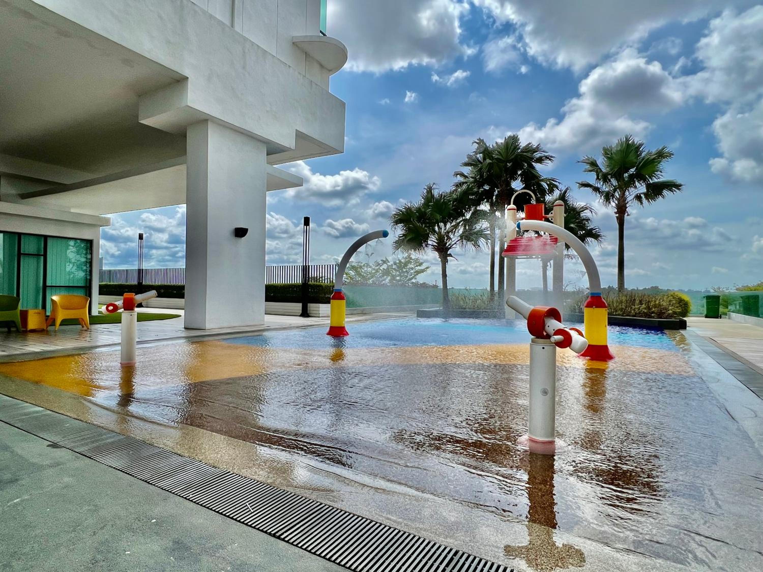 Royale Cottage Midvalley Netflix Pools 4 pax