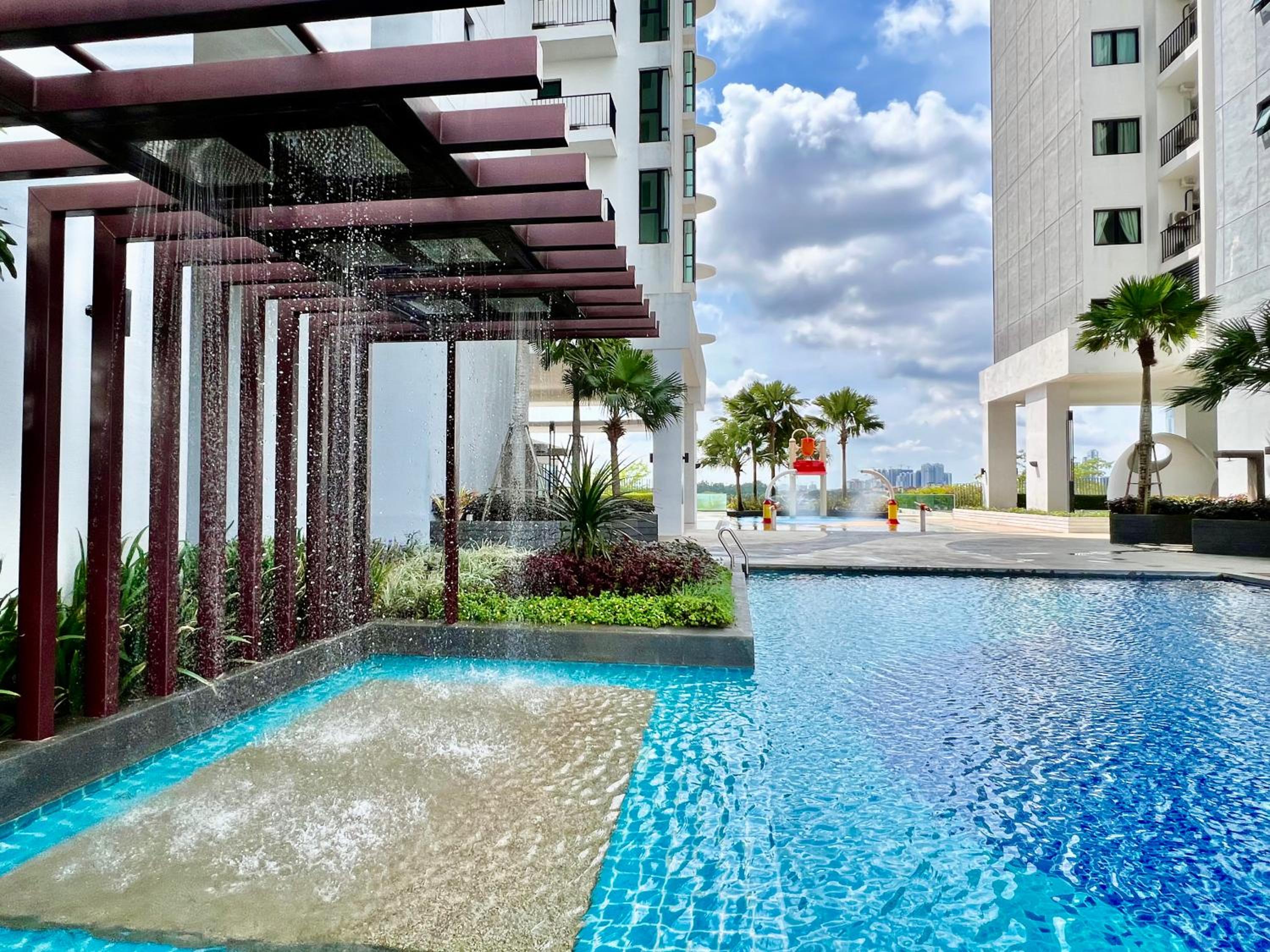 Royale Cottage Midvalley Netflix Pools 4 pax