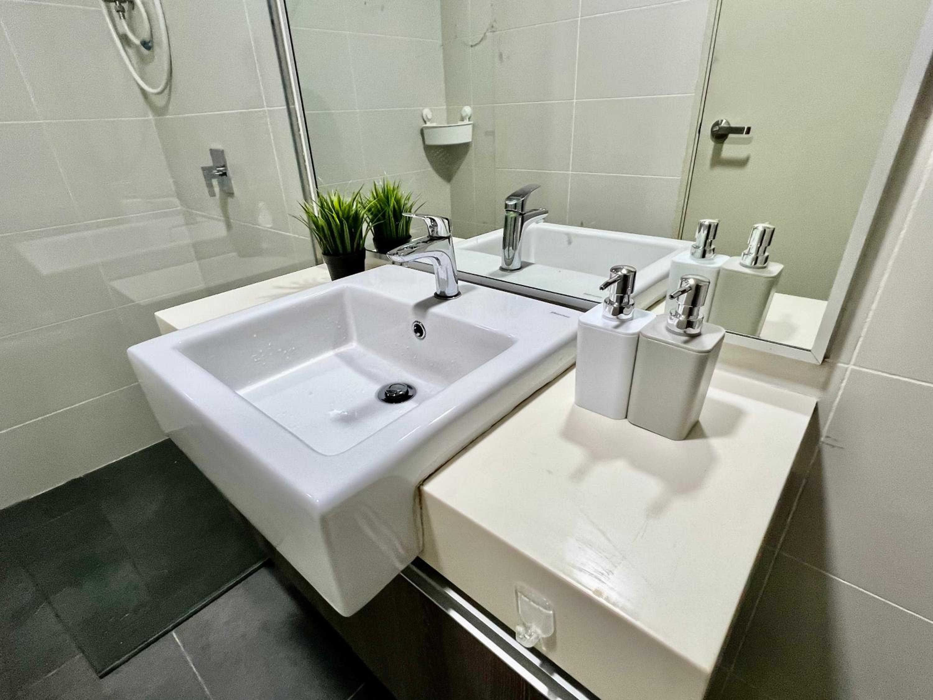 Royale Cottage Midvalley Netflix Pools 4 pax
