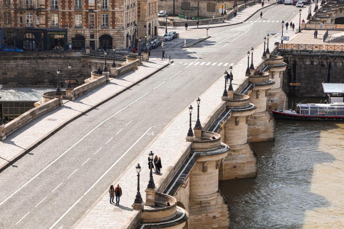 Cheval Blanc Paris 29