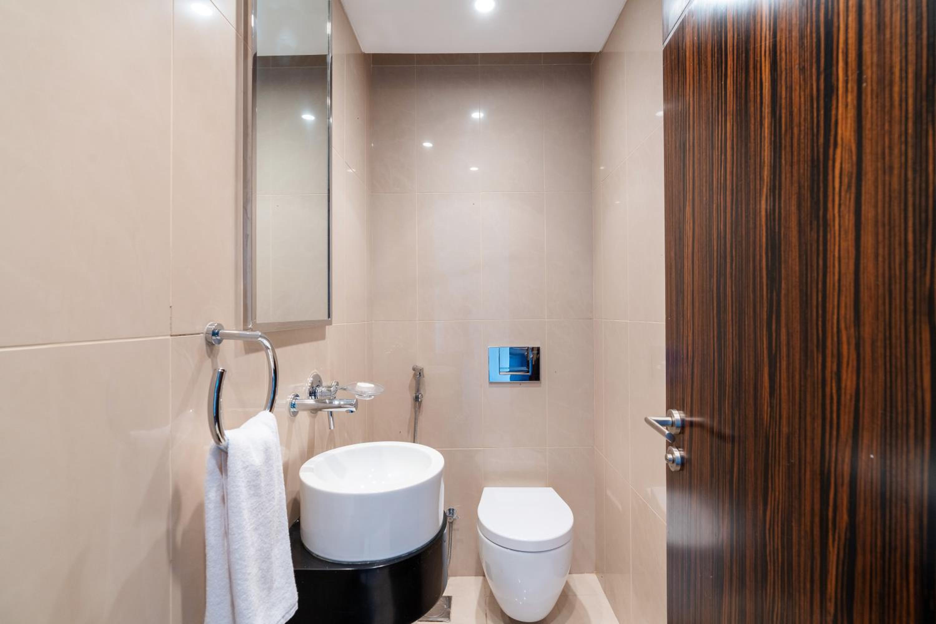 Royal Club By RVHR, Bonnington Residential Tower - JLT